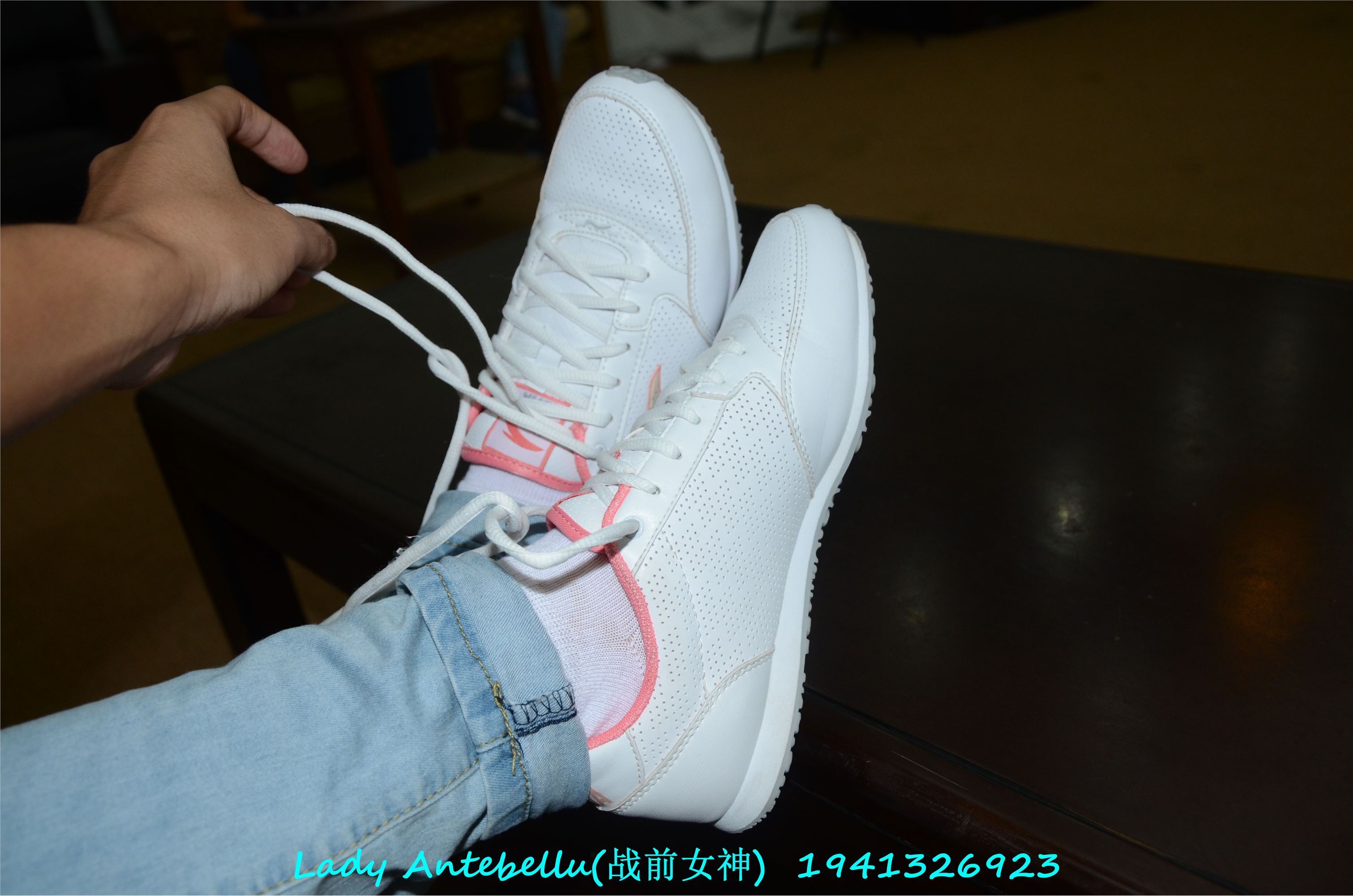 战前女神  恋足美腿棉袜女神级摄影套图 049