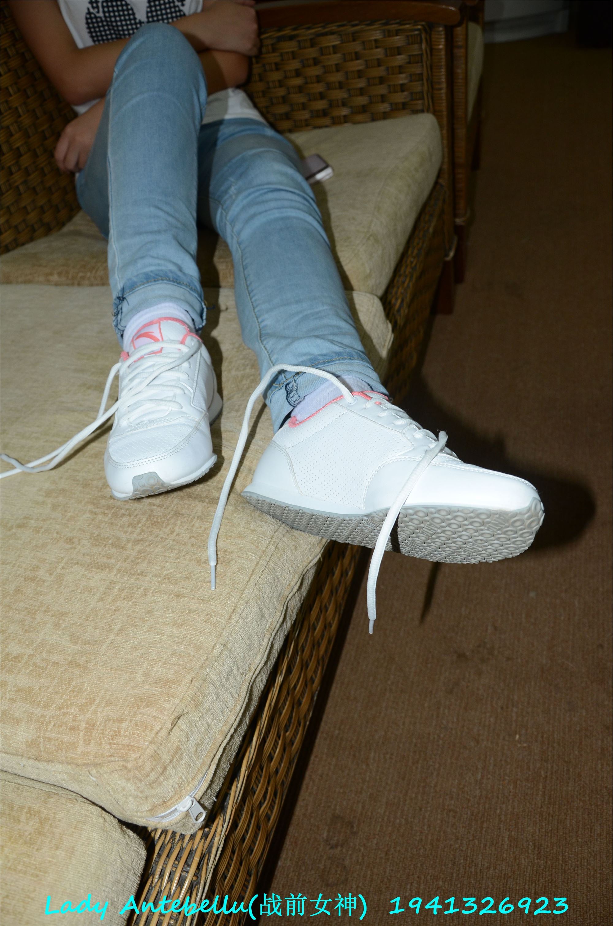 战前女神  恋足美腿棉袜女神级摄影套图 049