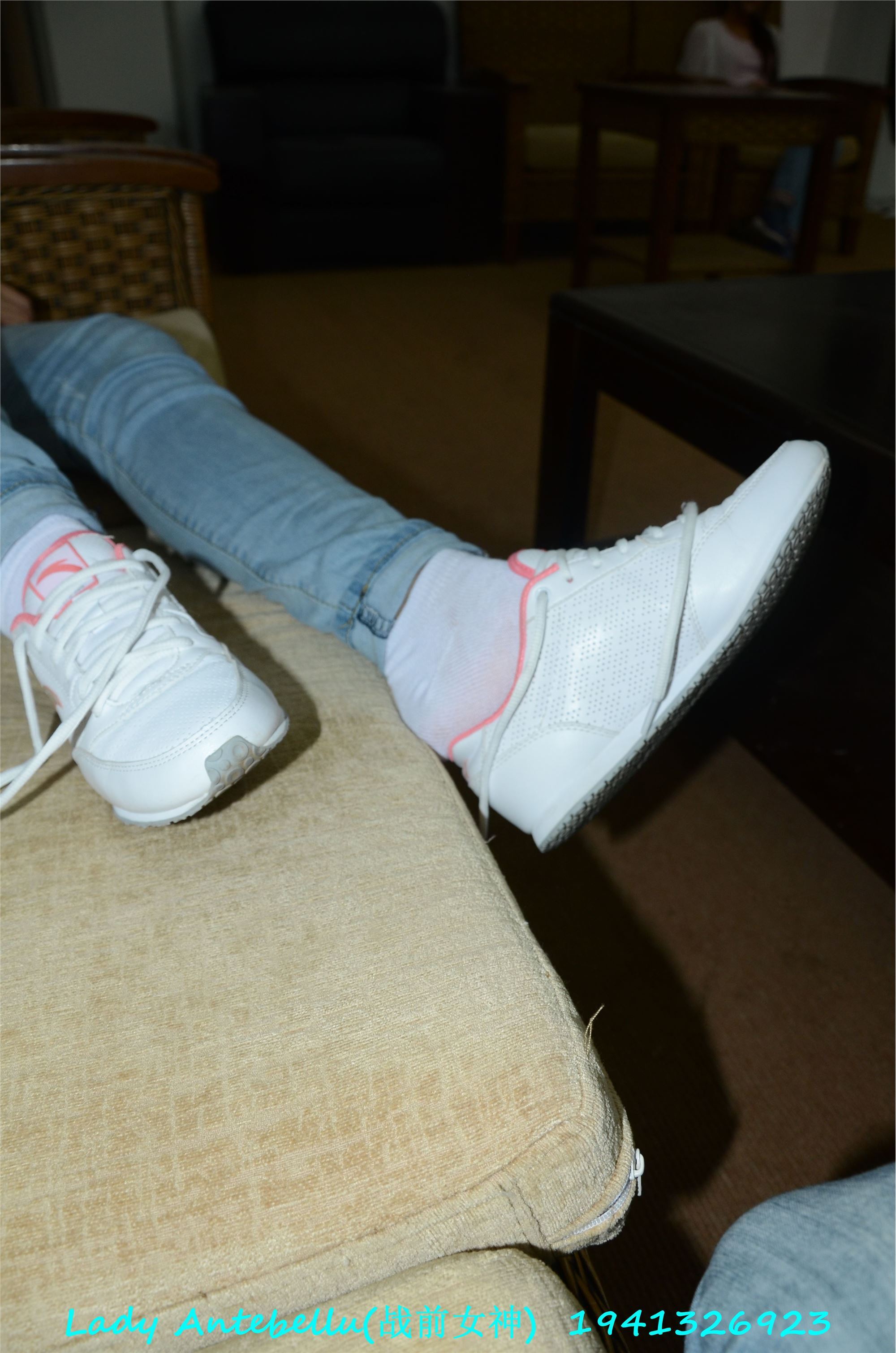 战前女神  恋足美腿棉袜女神级摄影套图 049