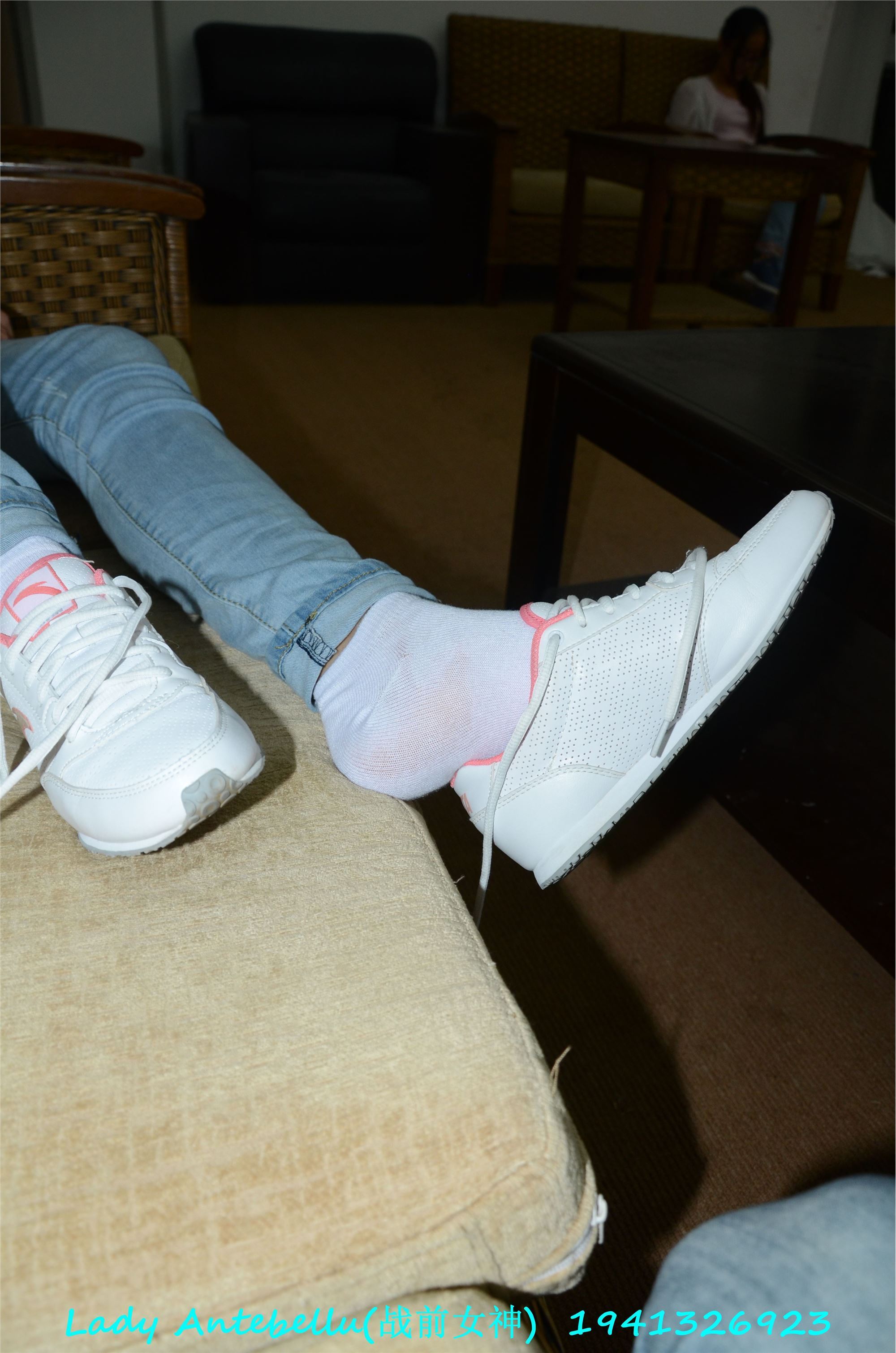 战前女神  恋足美腿棉袜女神级摄影套图 049