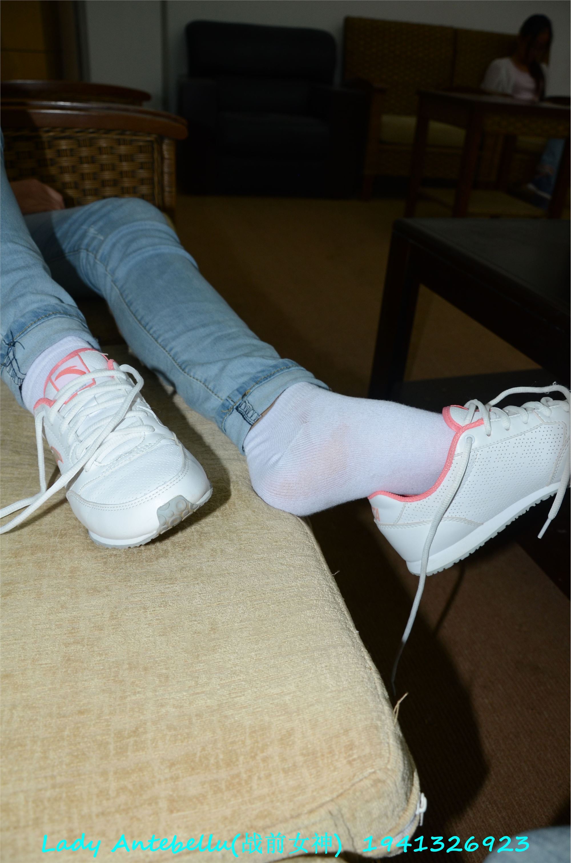 战前女神  恋足美腿棉袜女神级摄影套图 049