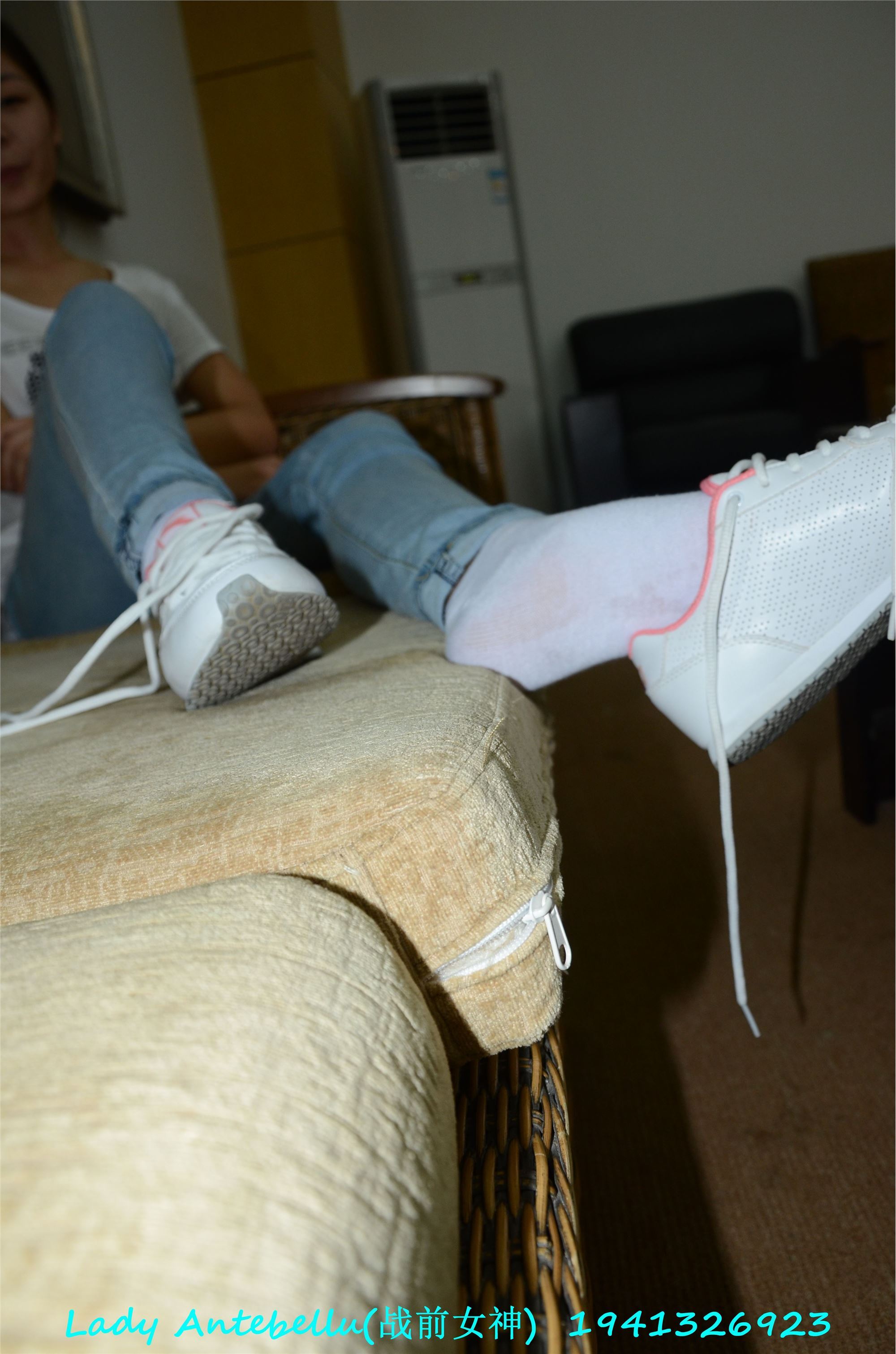 战前女神  恋足美腿棉袜女神级摄影套图 049