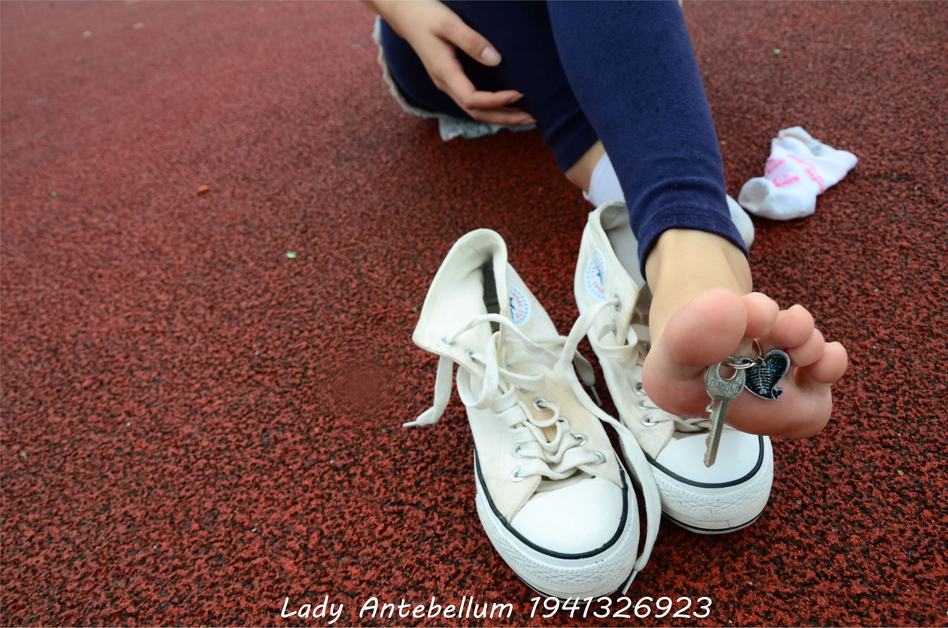 战前女神  恋足美腿棉袜女神级摄影套图 050