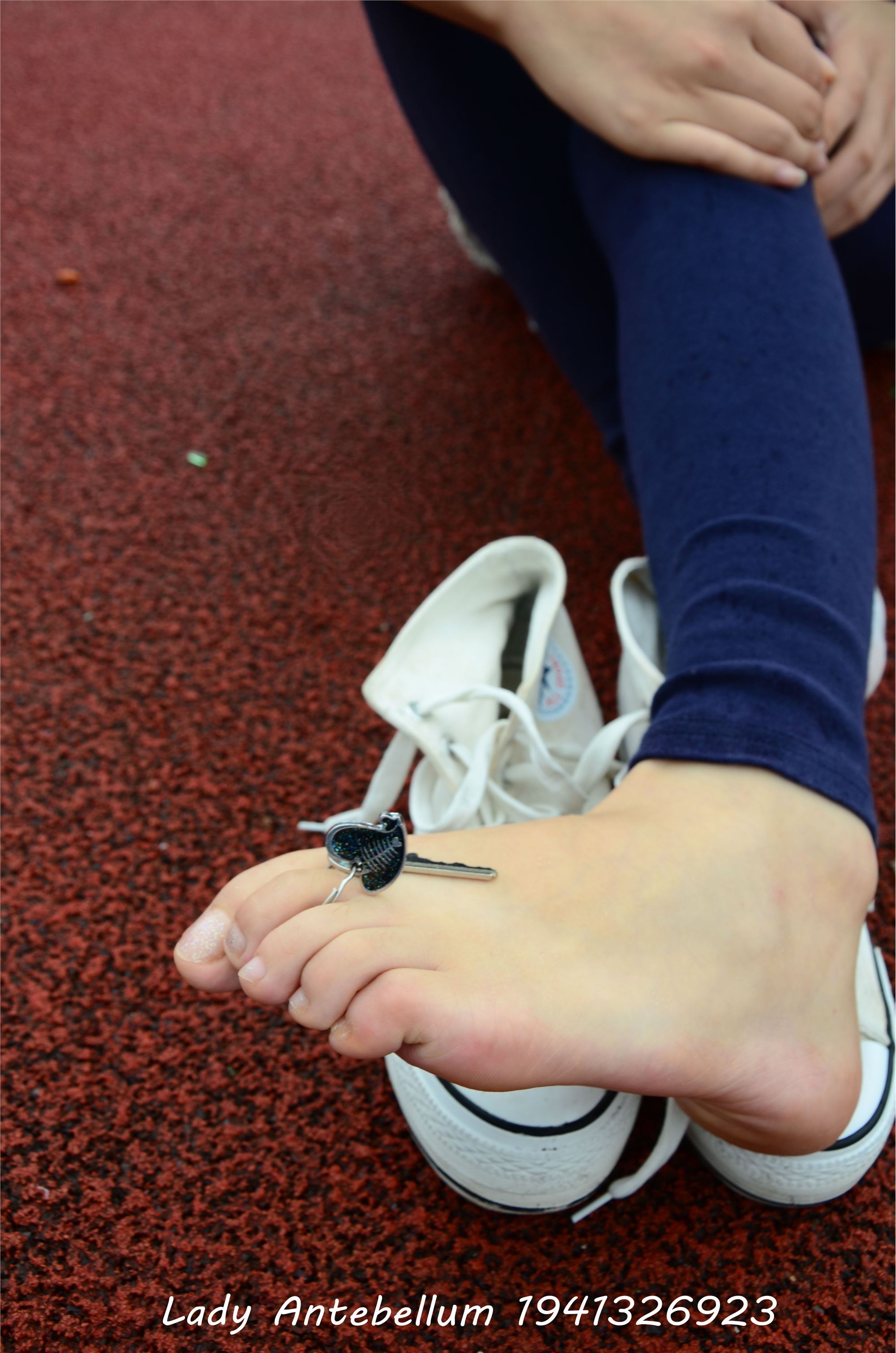 战前女神  恋足美腿棉袜女神级摄影套图 050