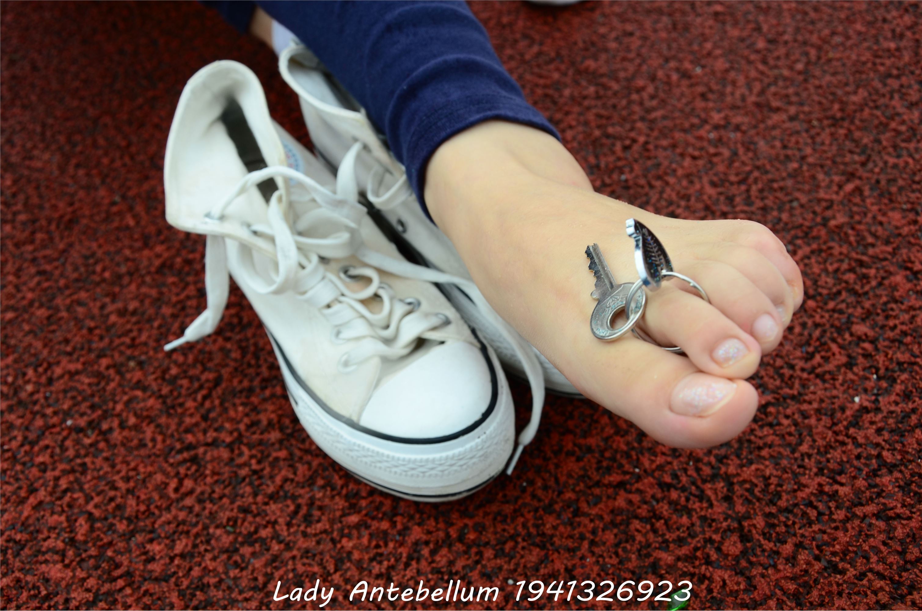 战前女神  恋足美腿棉袜女神级摄影套图 050