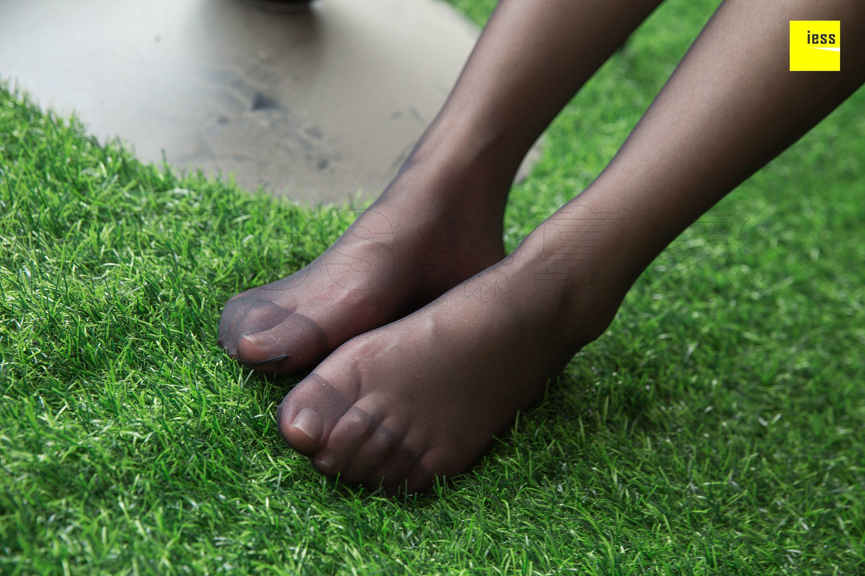 IESS异思趣向  2018.05.15 丝享家232：《肉肉脚风韵黑丝》文欣