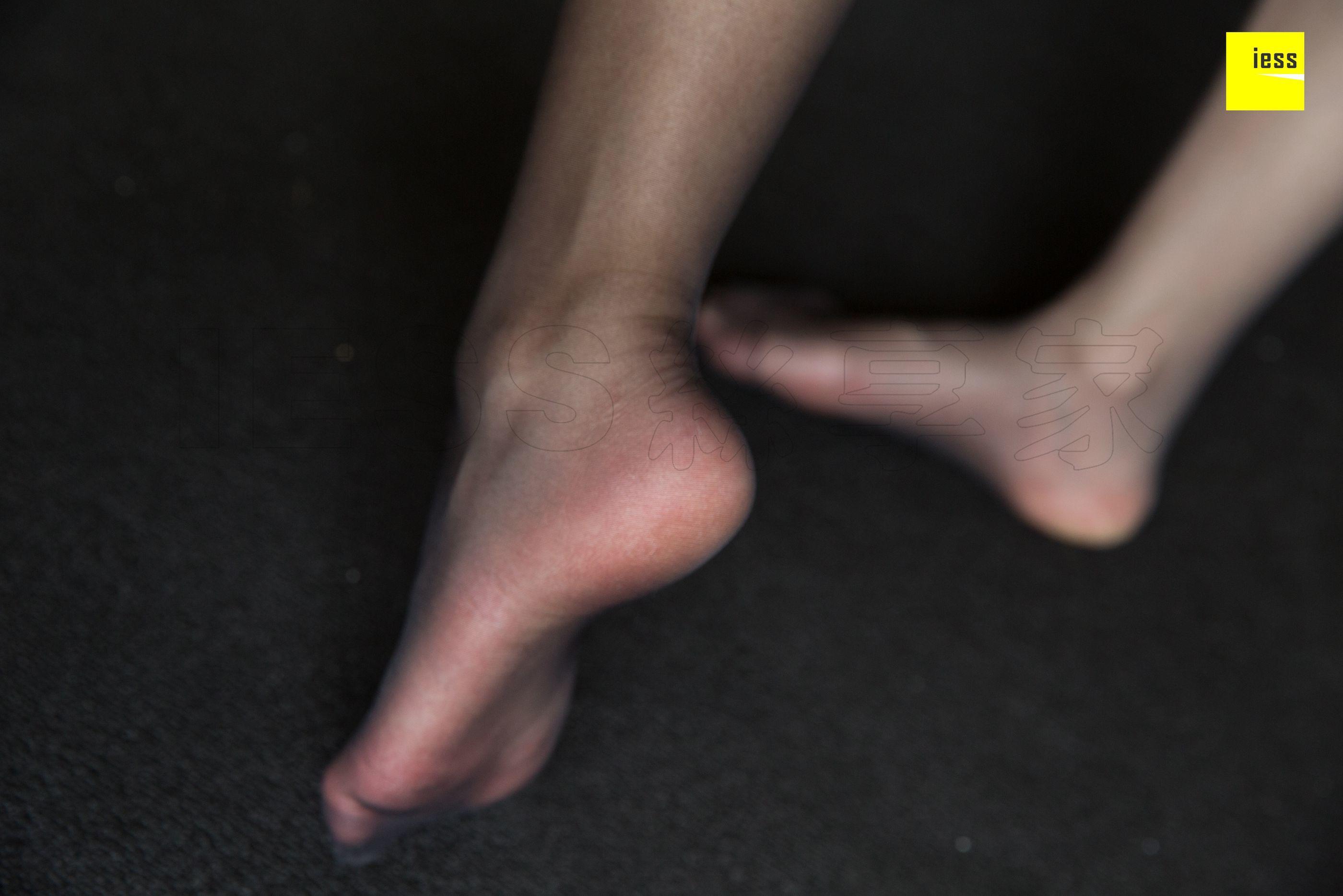 IESS异思趣向  2018.05.15 丝享家232：《肉肉脚风韵黑丝》文欣