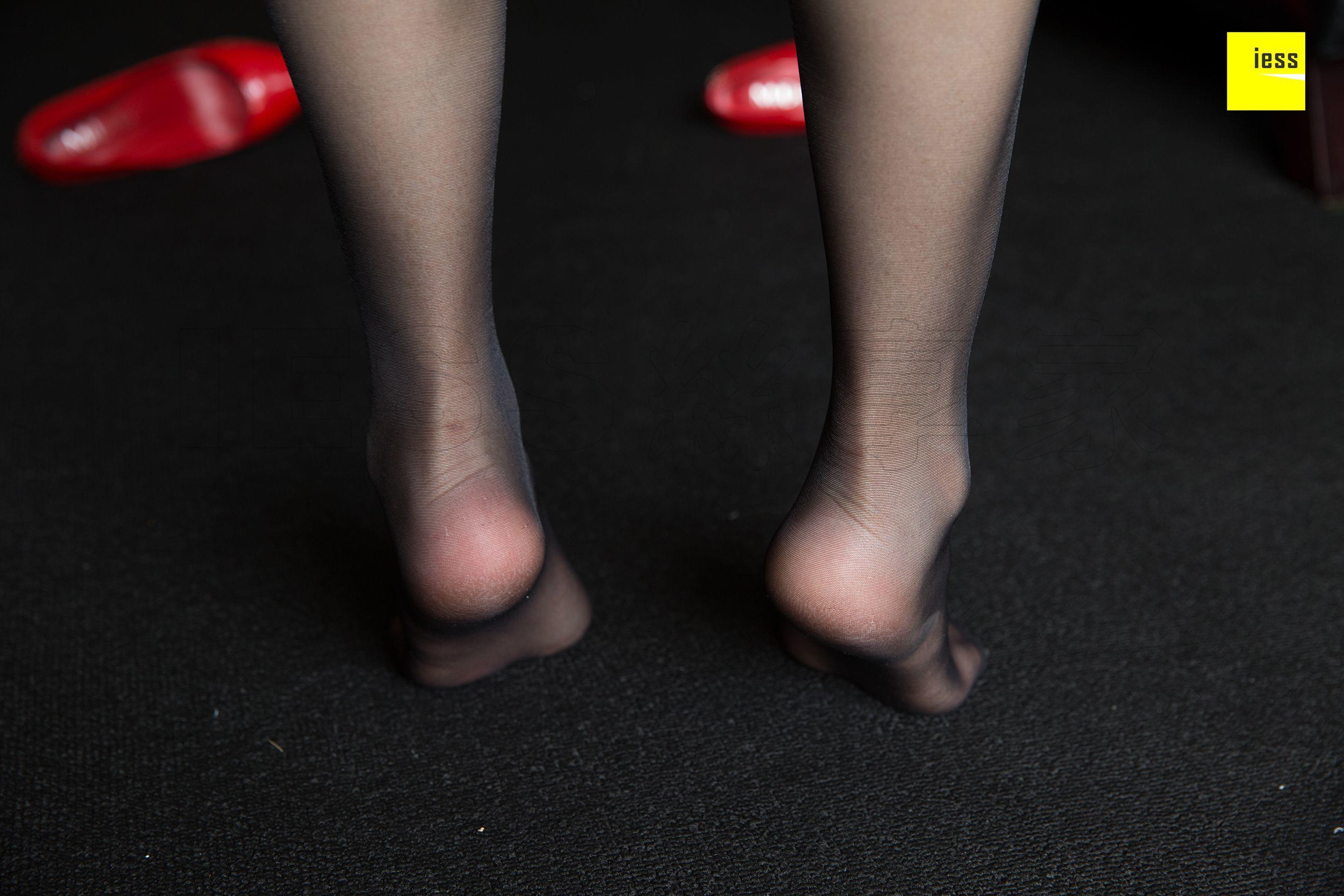 IESS异思趣向  2018.05.15 丝享家232：《肉肉脚风韵黑丝》文欣