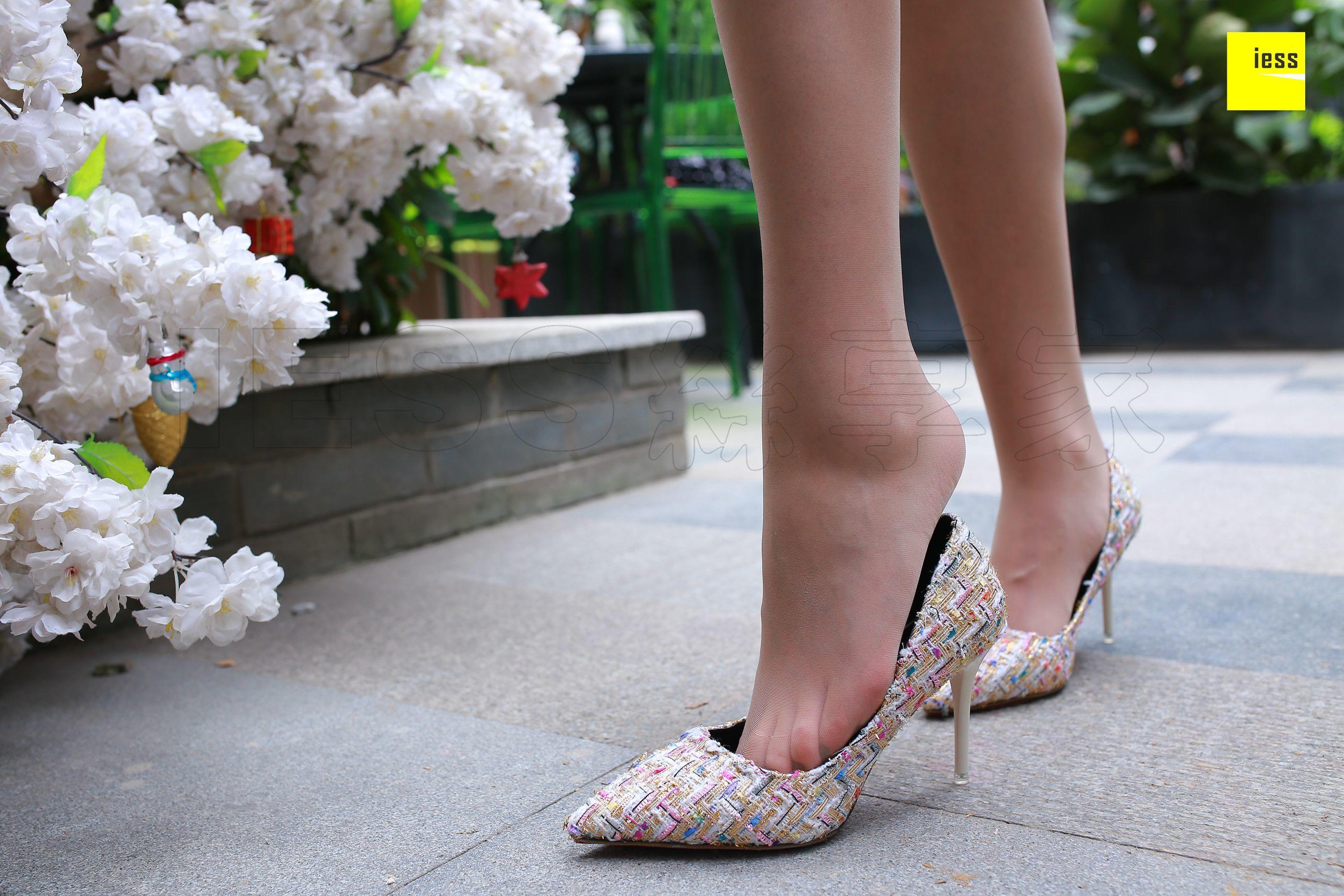 IESS异思趣向  2018.05.18 丝享家235：《肤白貌美嫩脚趾》紫紫