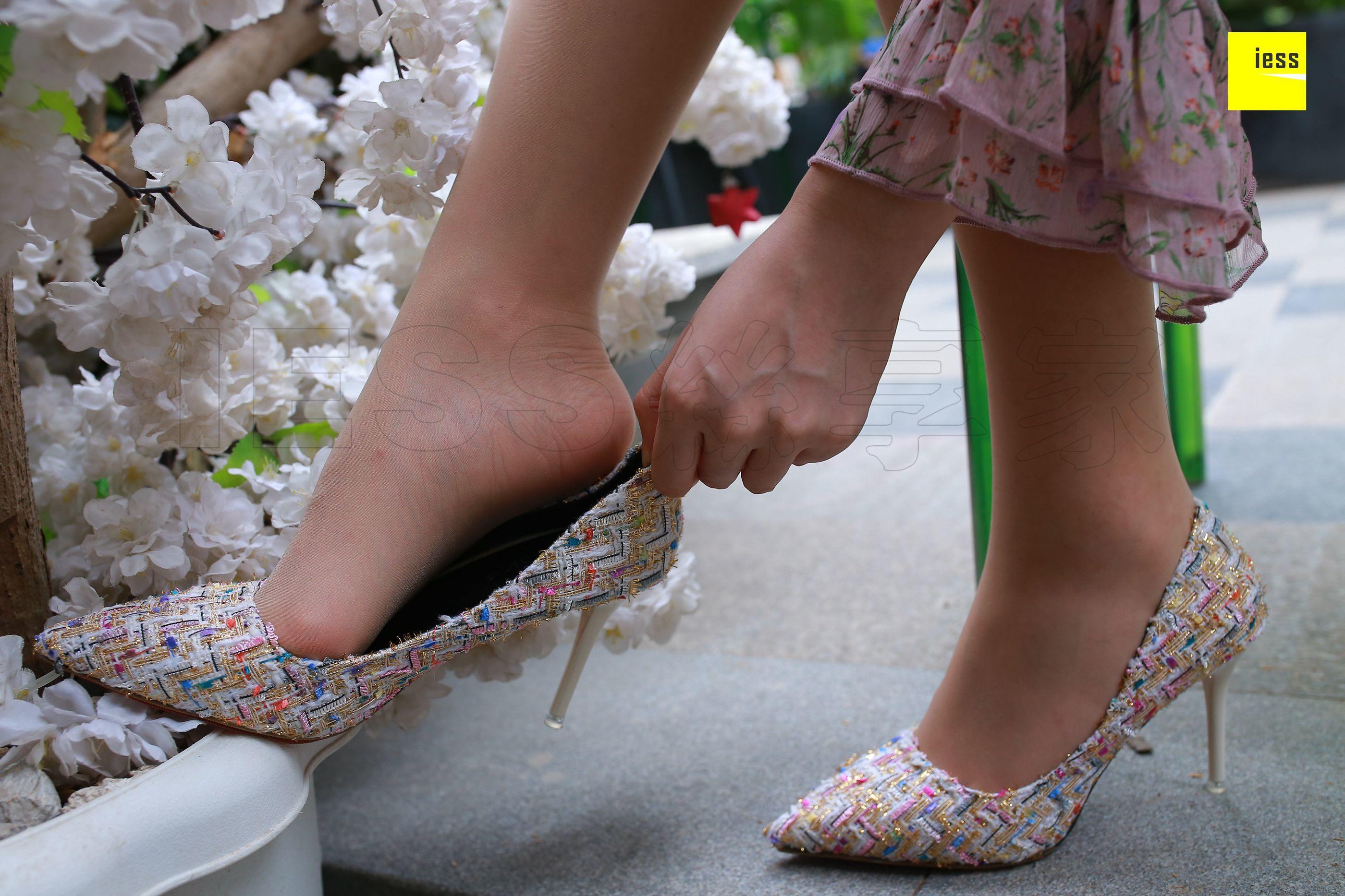 IESS异思趣向  2018.05.18 丝享家235：《肤白貌美嫩脚趾》紫紫