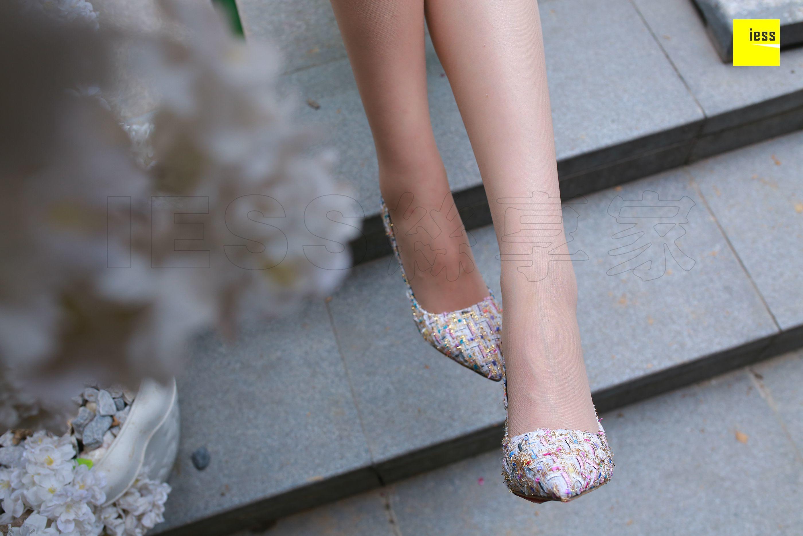 IESS异思趣向  2018.05.18 丝享家235：《肤白貌美嫩脚趾》紫紫