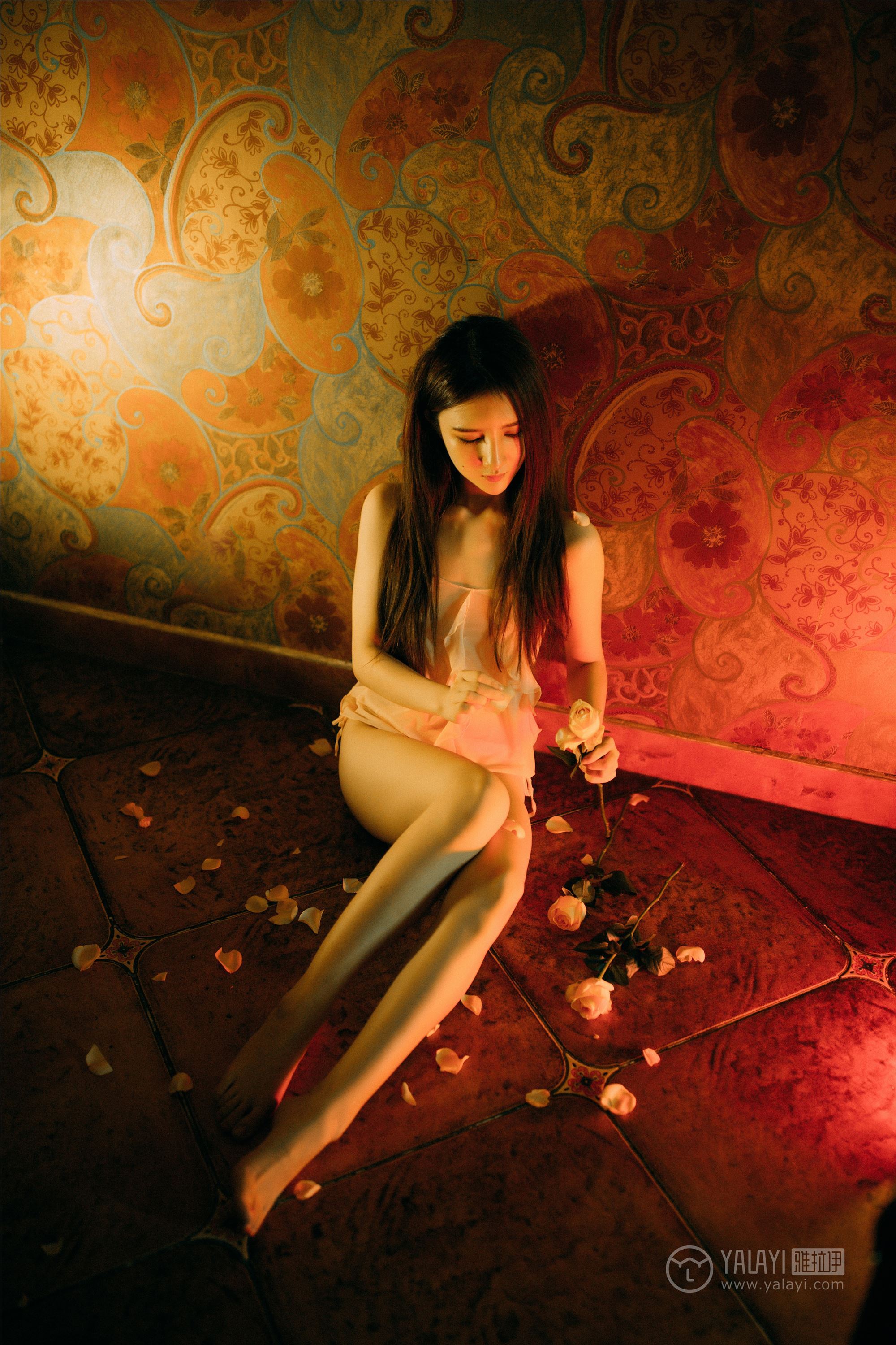YALAYI 雅拉伊 2019.01.21 No.171 玫瑰 刘潇潇