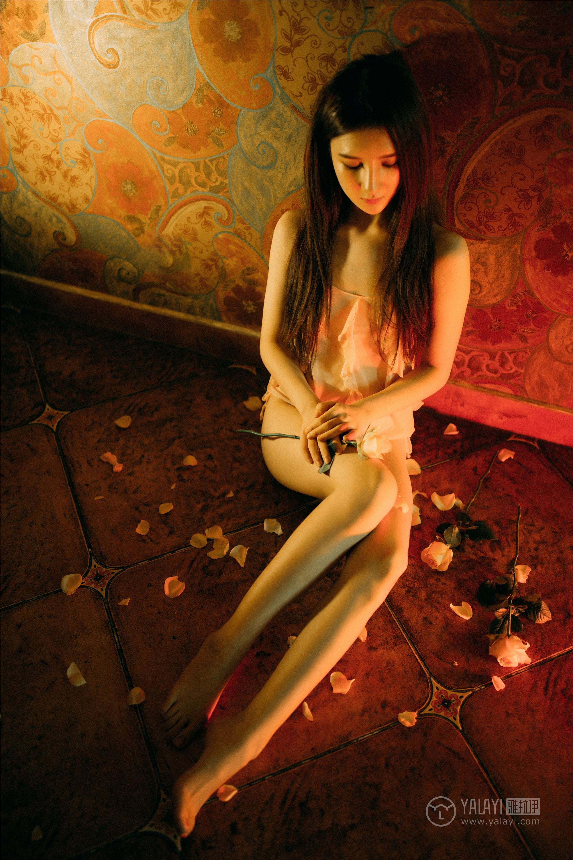 YALAYI 雅拉伊 2019.01.21 No.171 玫瑰 刘潇潇