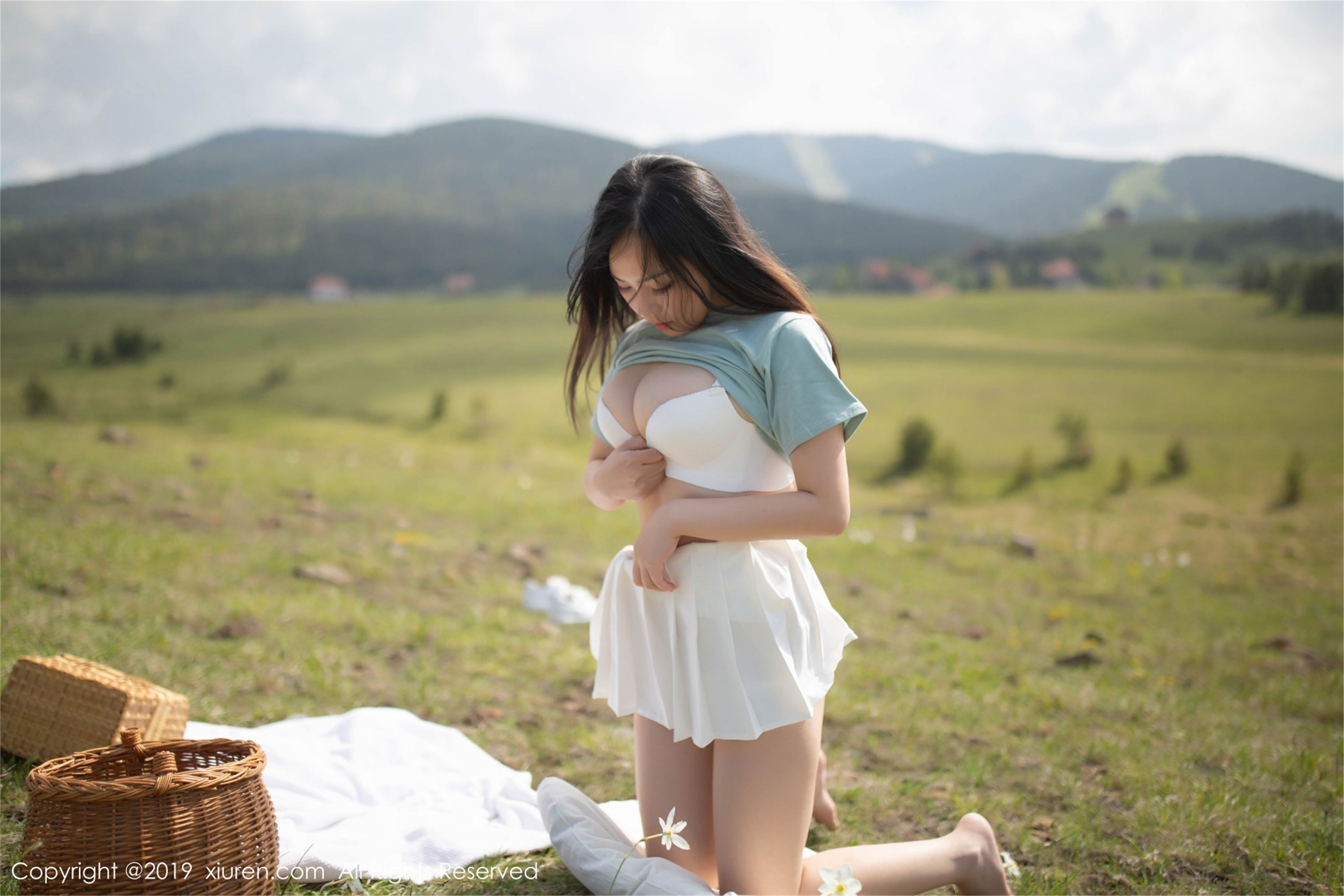 [XIUREN秀人网] 2019.06.13 No.1495 美胸翘臀一览无遗 徐微微mia