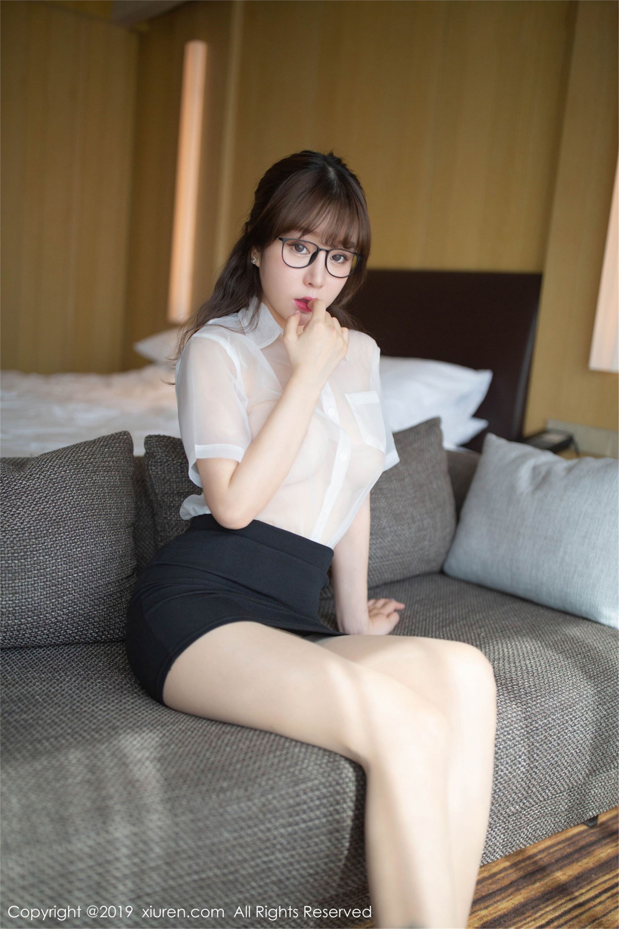 [XIUREN秀人网] 2019.06.14 No.1498 肉丝诱惑力女秘书 王雨纯