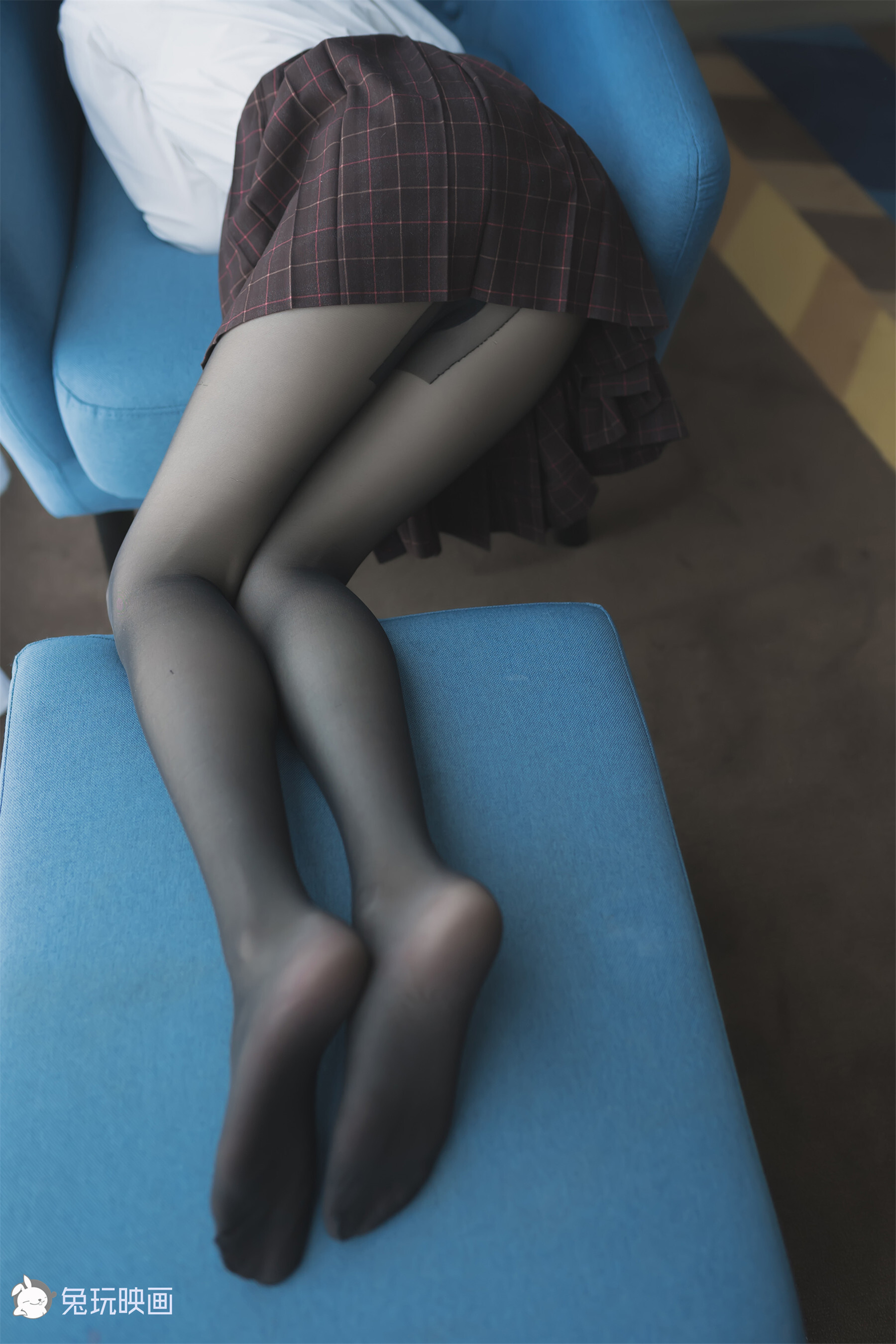 兔玩映画系列 Vol.051 蓝椅子上的黑丝少女