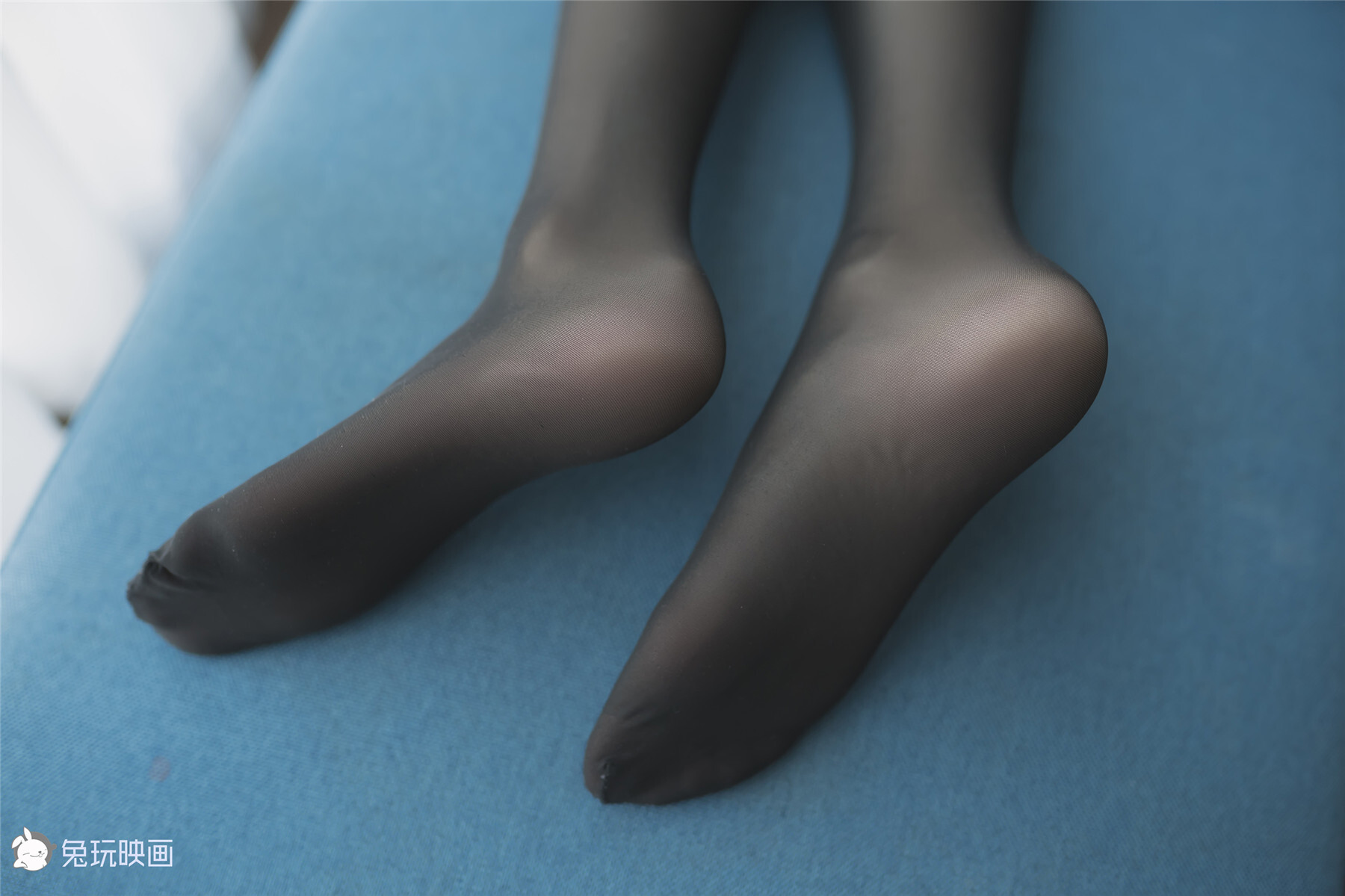兔玩映画系列 Vol.051 蓝椅子上的黑丝少女