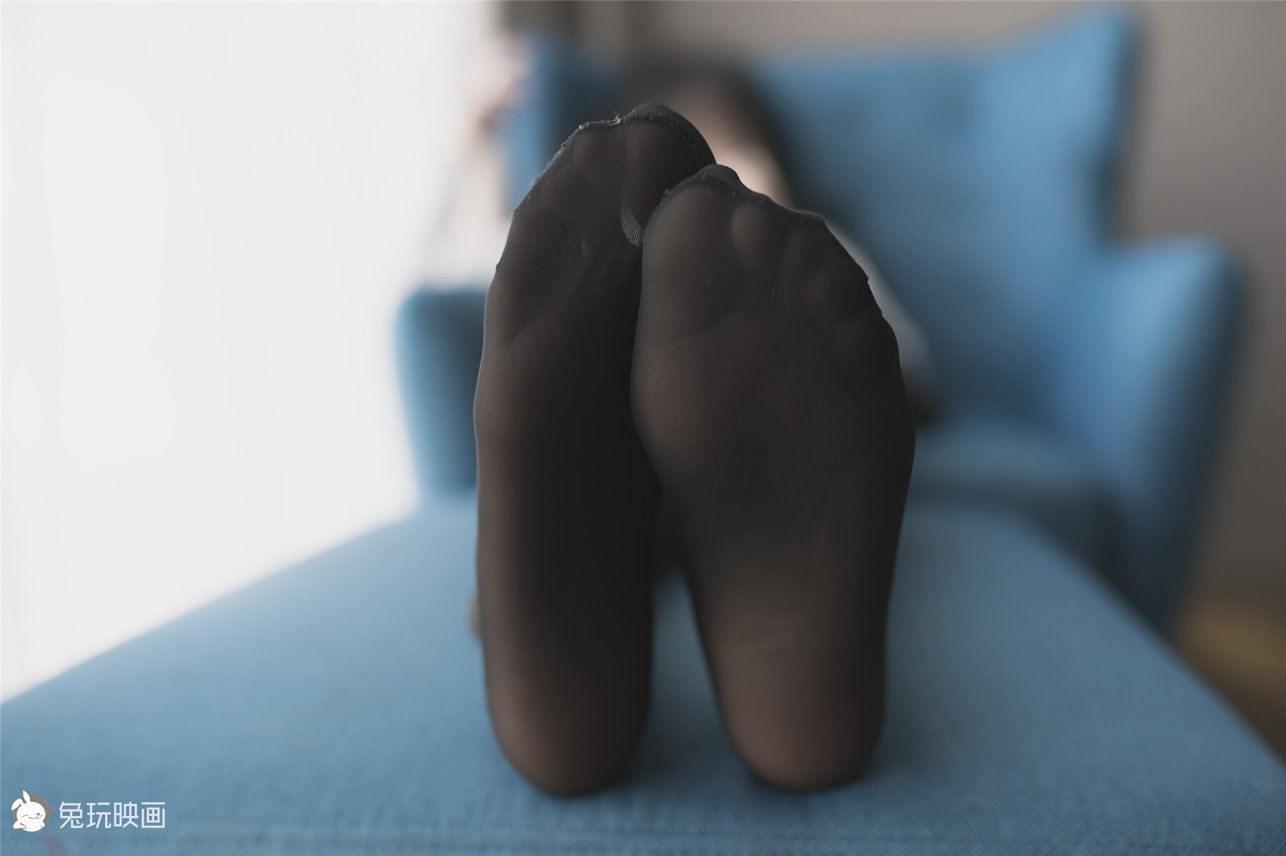 兔玩映画系列 Vol.051 蓝椅子上的黑丝少女