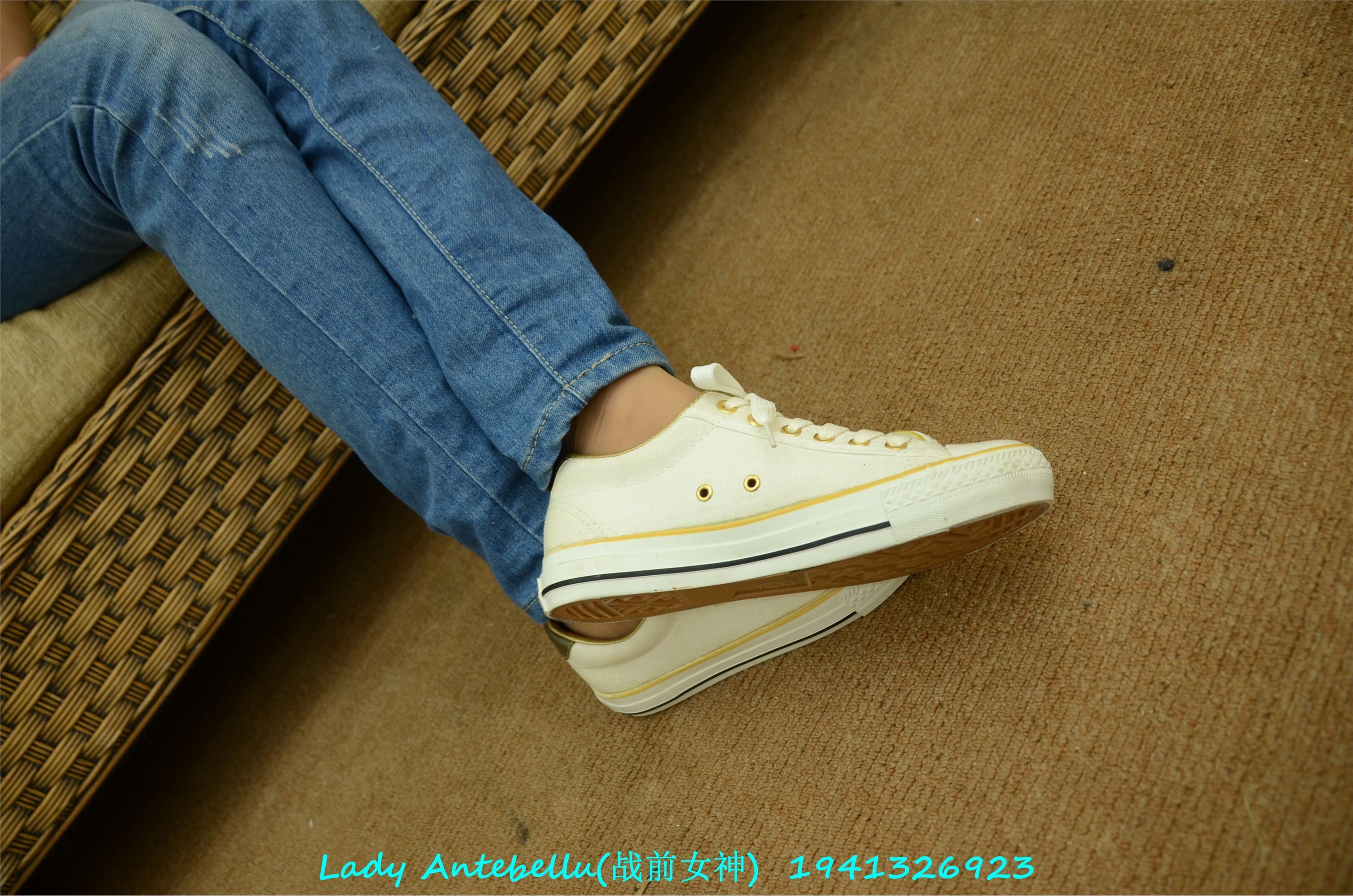 战前女神  恋足美腿棉袜女神级摄影套图 054