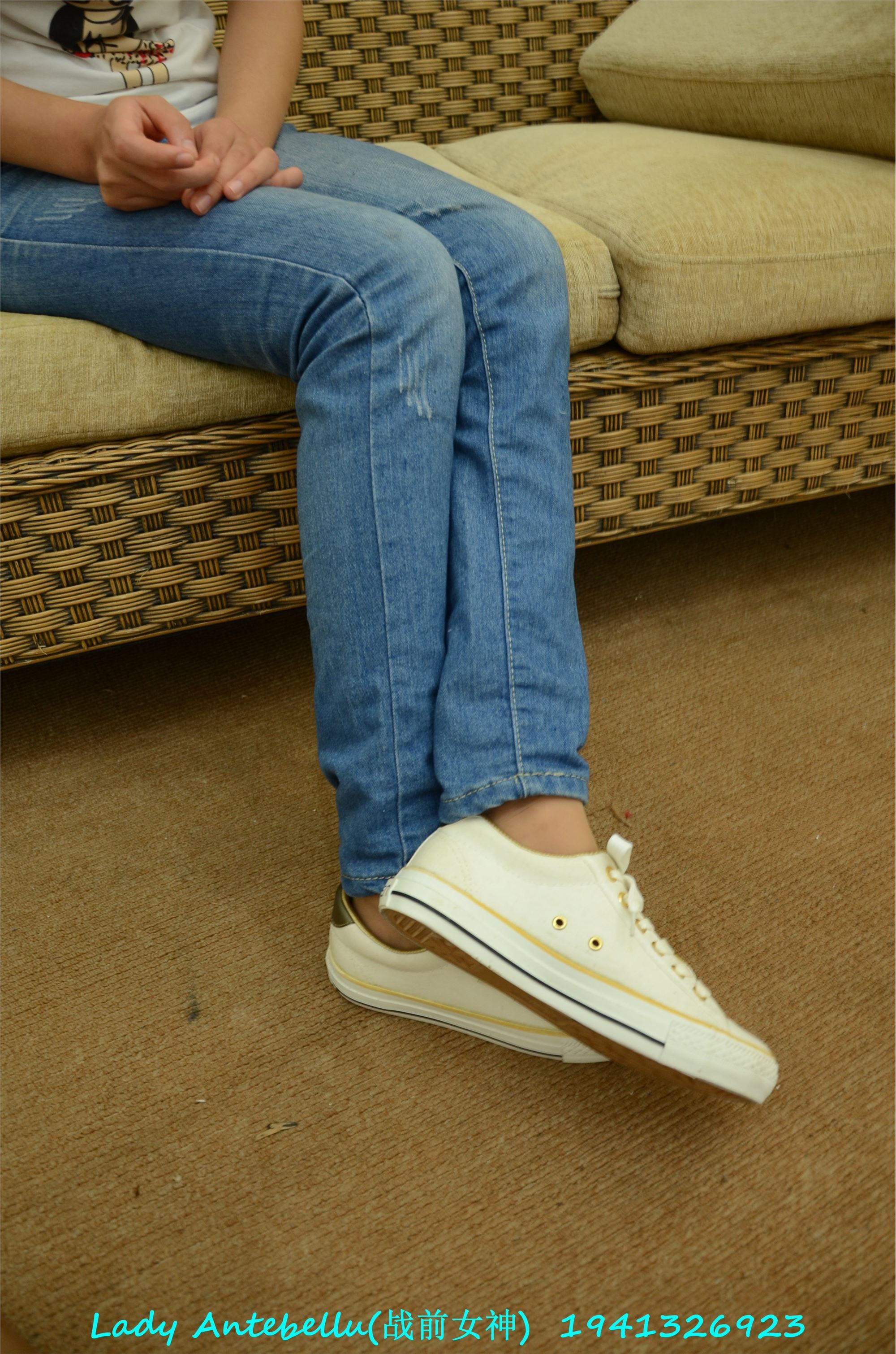 战前女神  恋足美腿棉袜女神级摄影套图 054