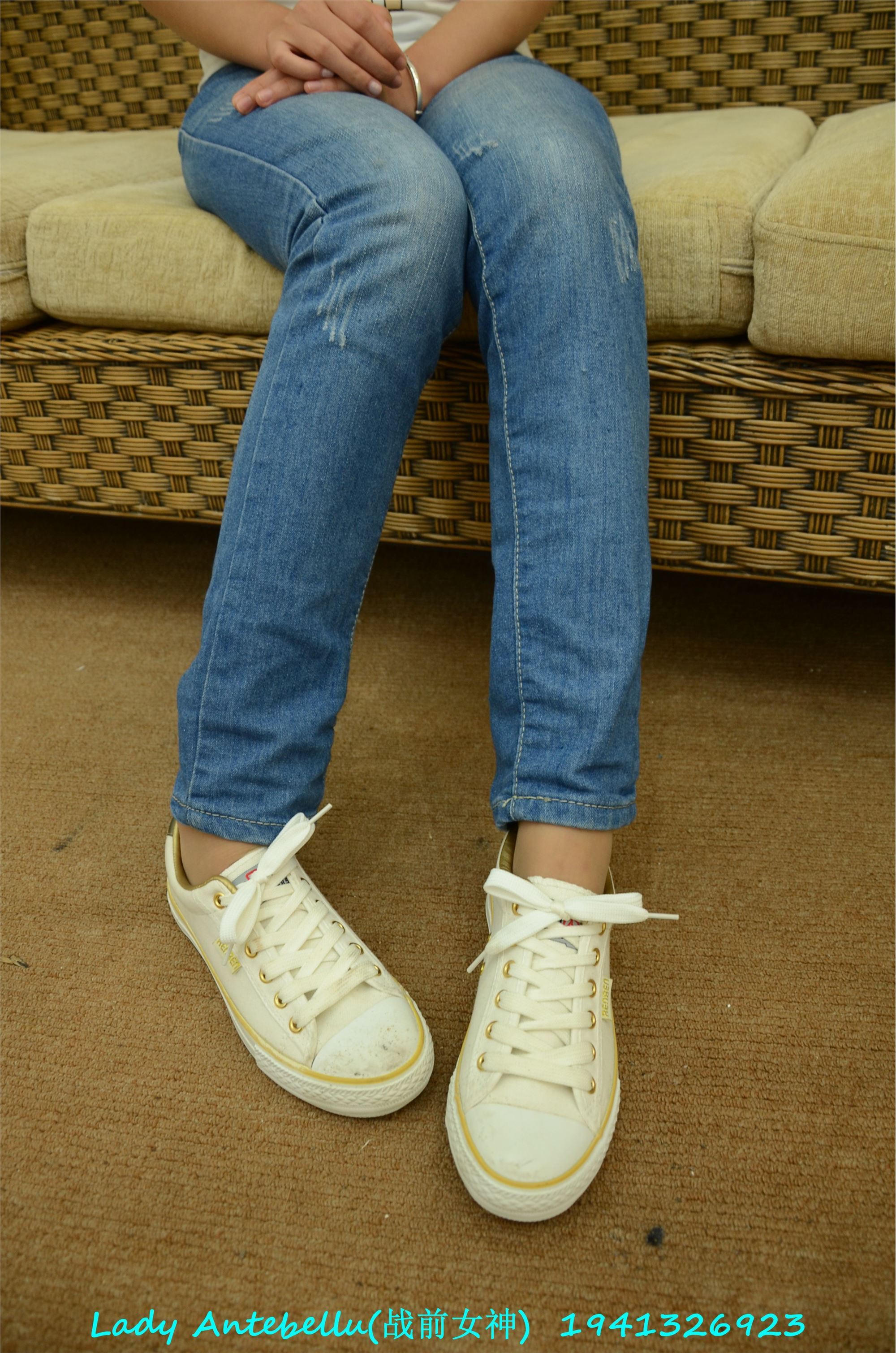 战前女神  恋足美腿棉袜女神级摄影套图 054