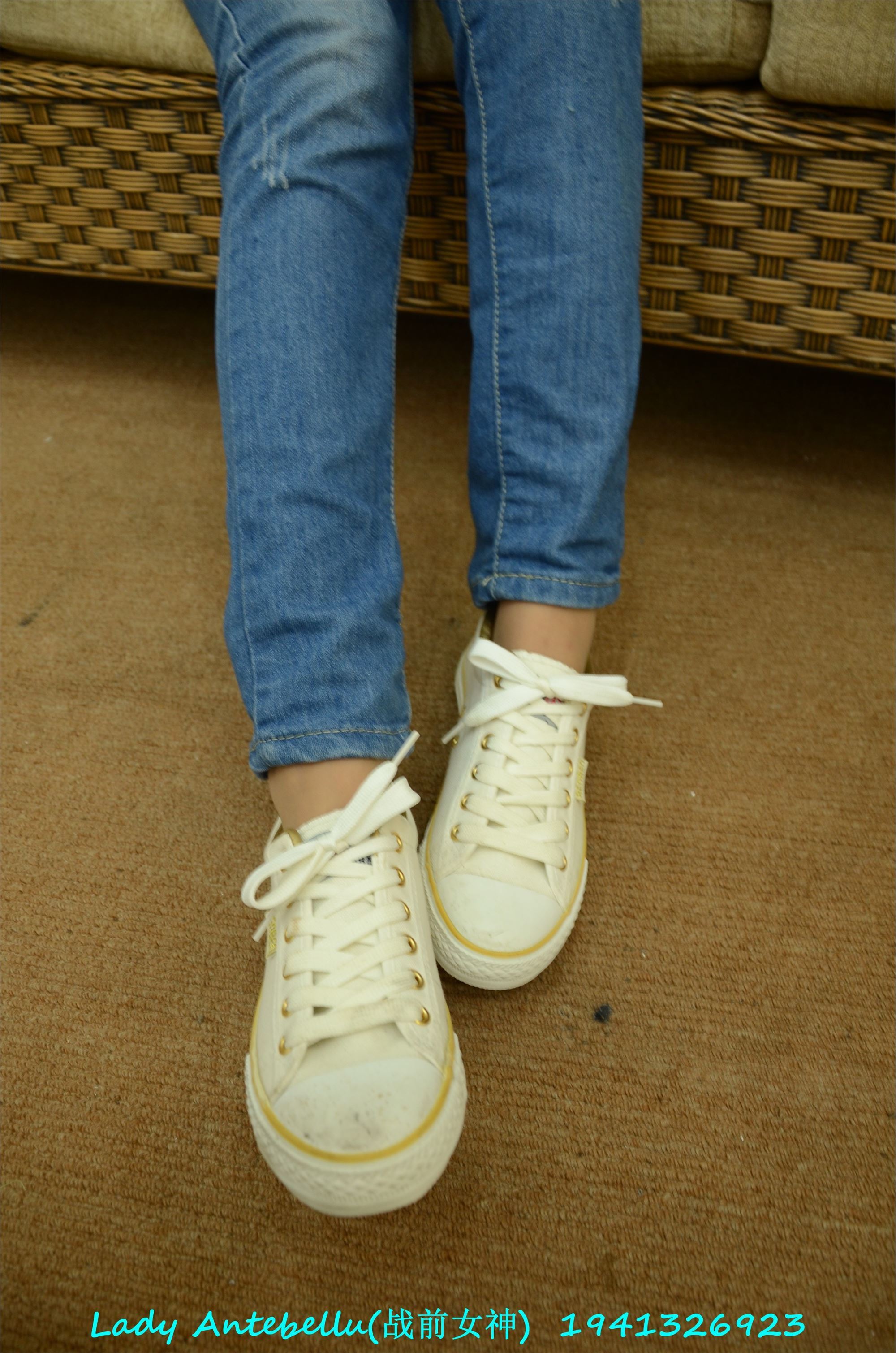 战前女神  恋足美腿棉袜女神级摄影套图 054