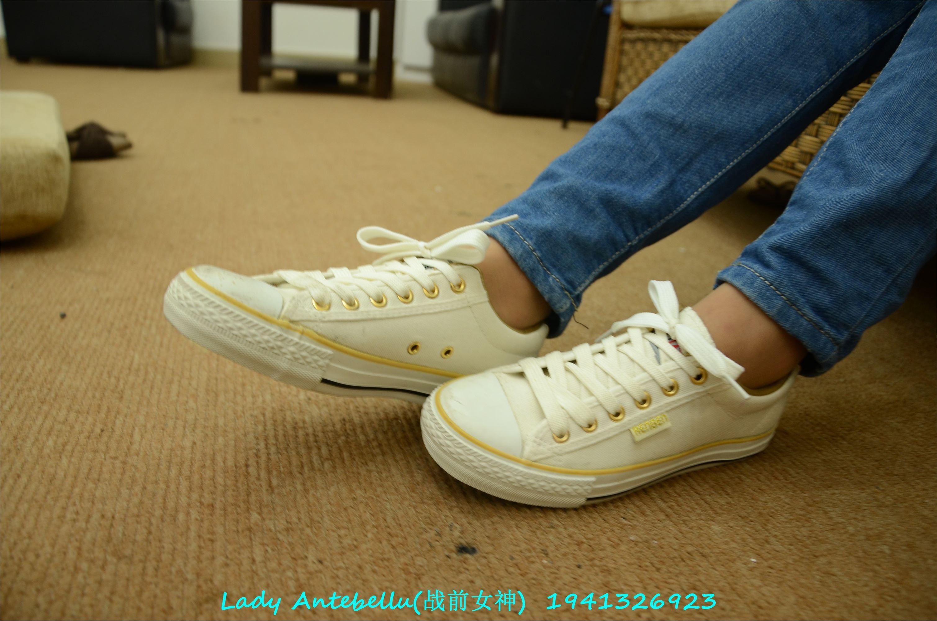 战前女神  恋足美腿棉袜女神级摄影套图 054