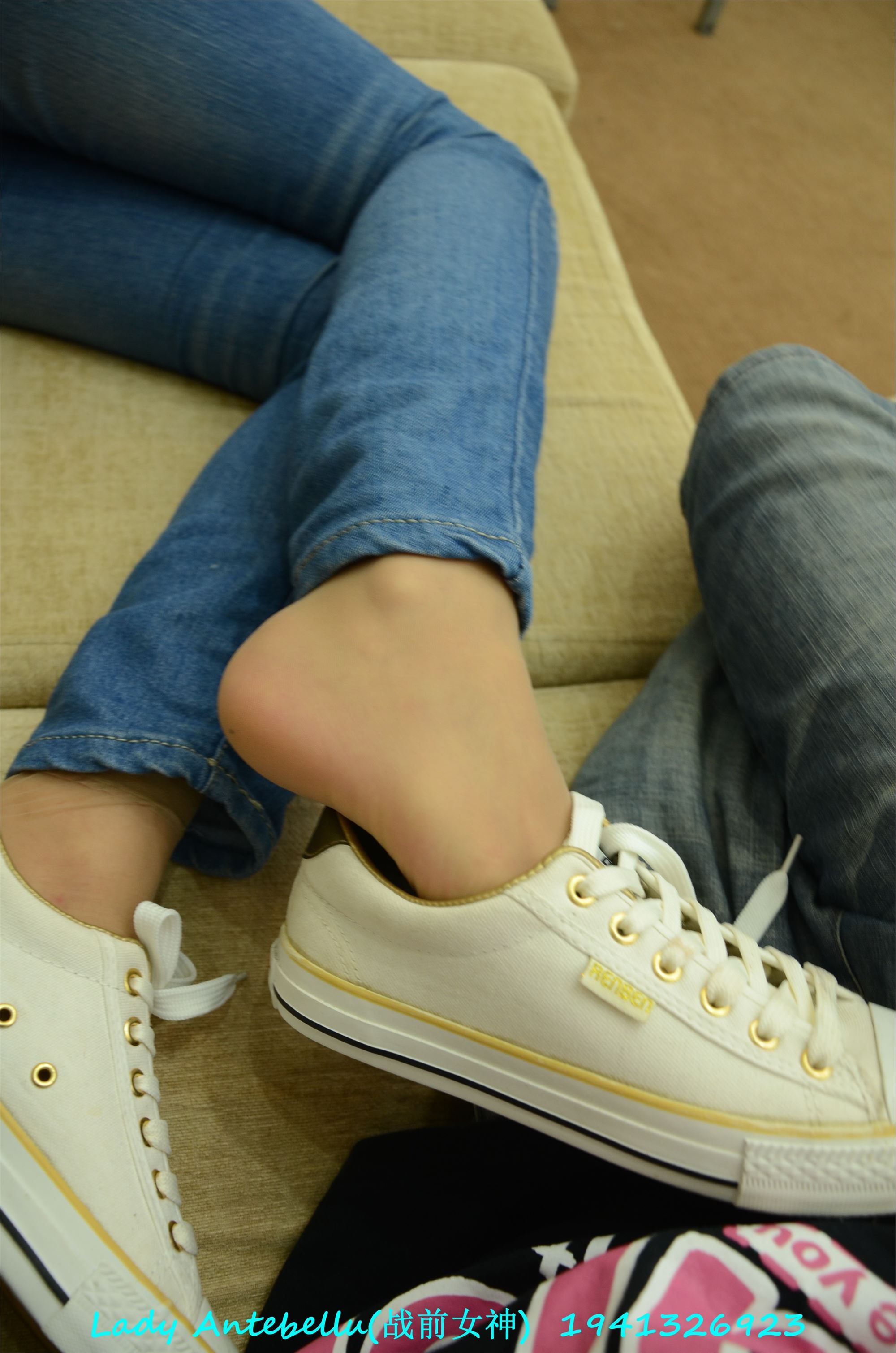 战前女神  恋足美腿棉袜女神级摄影套图 054