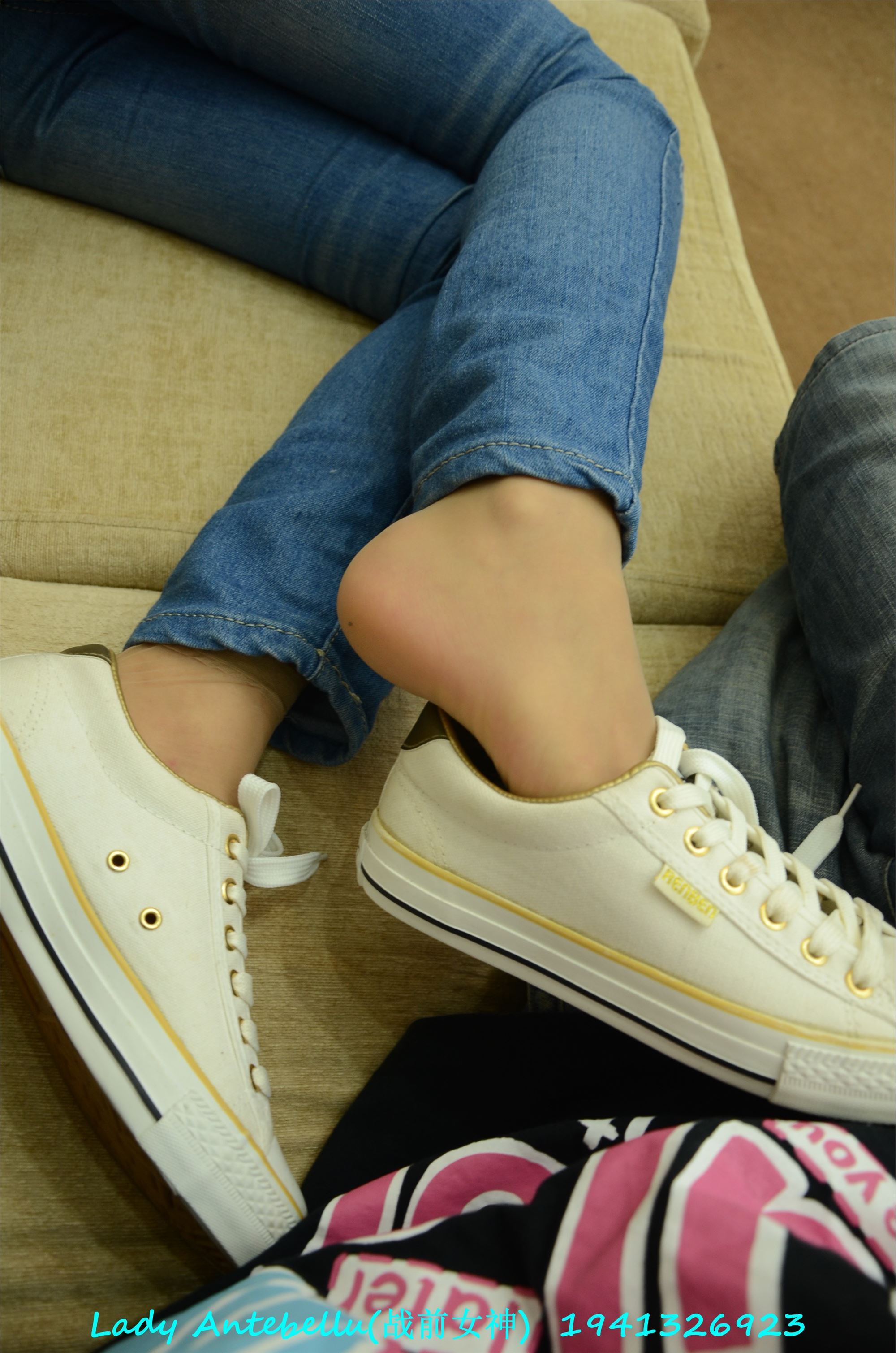 战前女神  恋足美腿棉袜女神级摄影套图 054