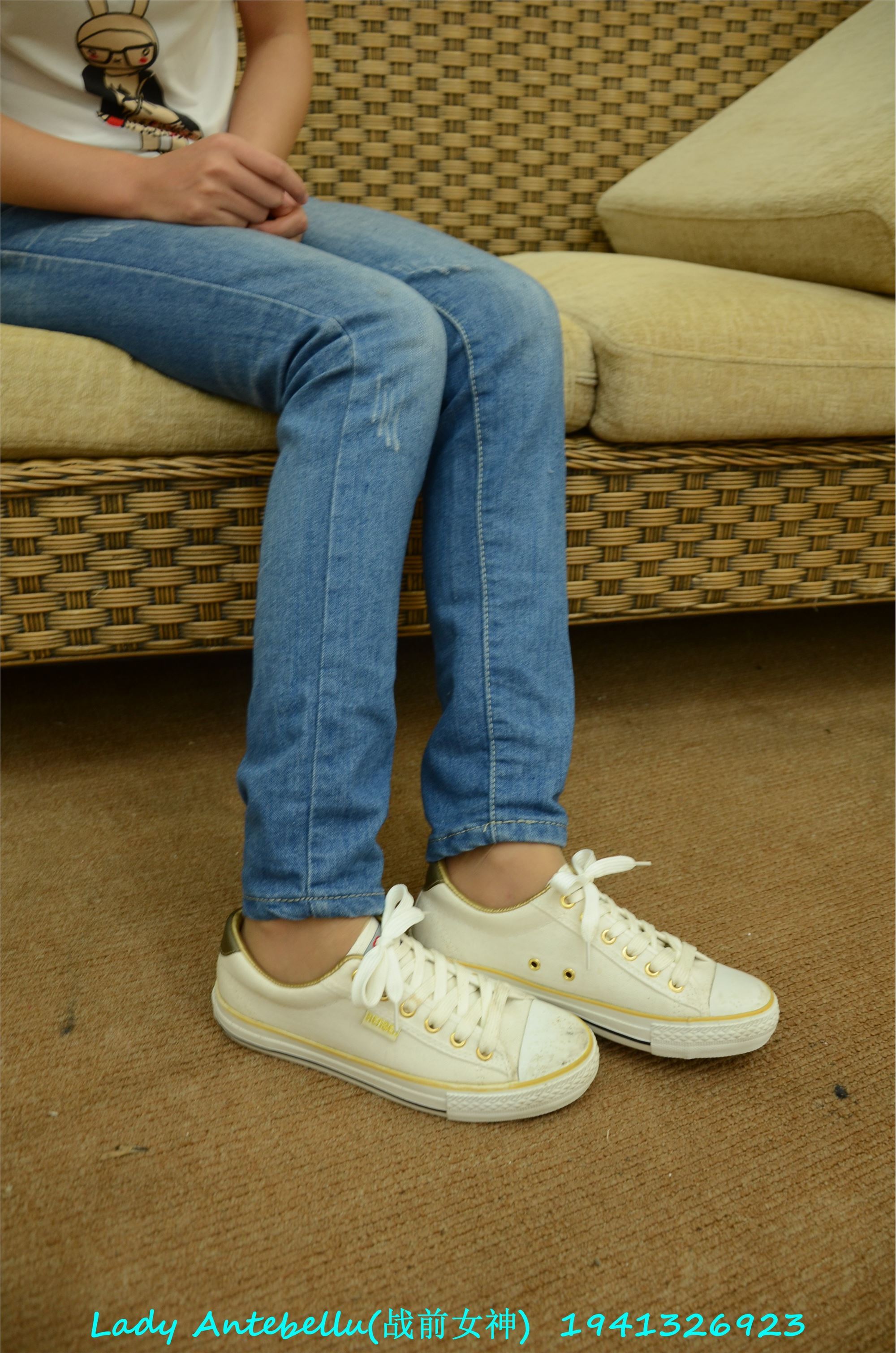 战前女神  恋足美腿棉袜女神级摄影套图 054