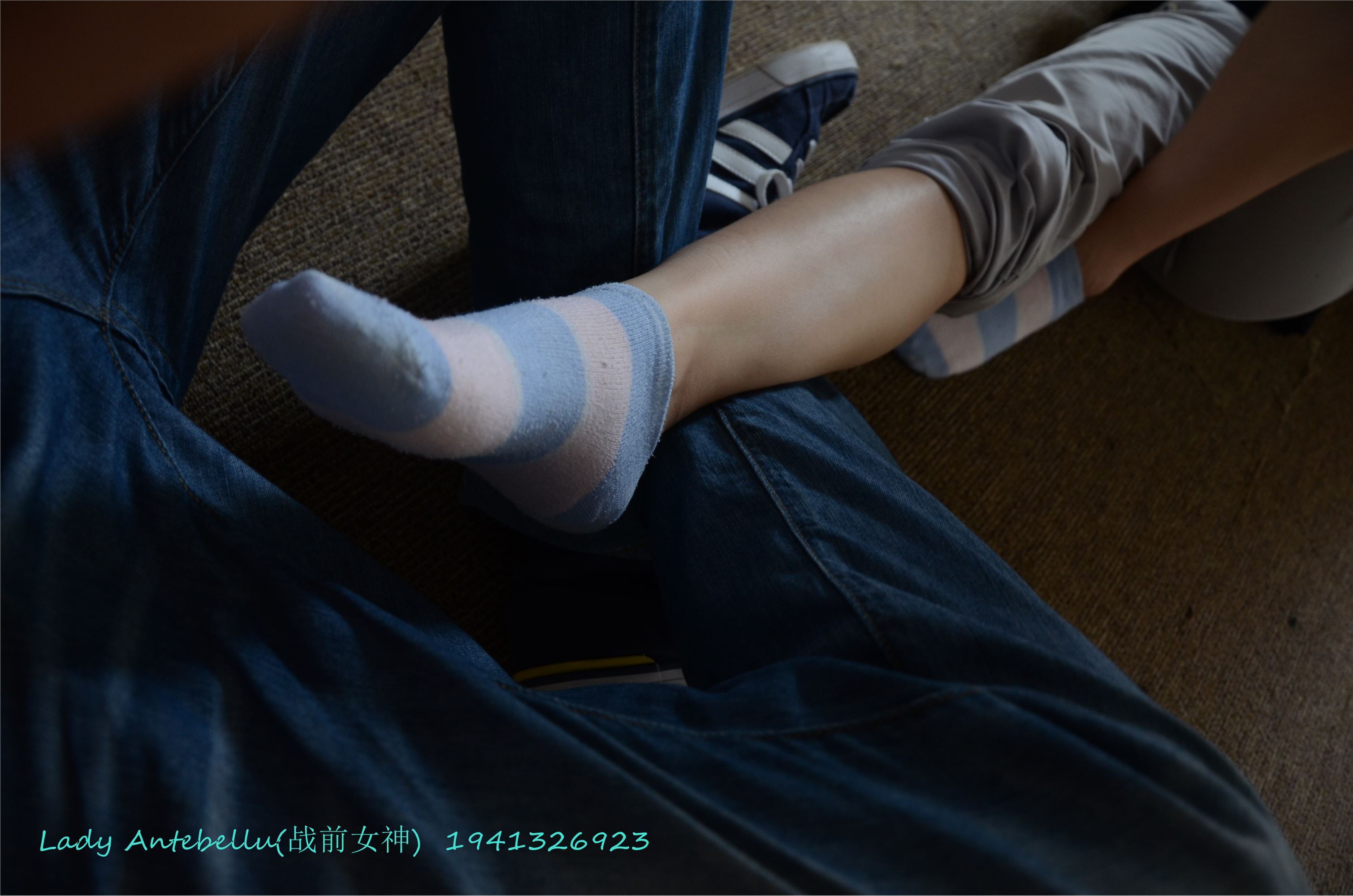 战前女神  恋足美腿棉袜女神级摄影套图 055