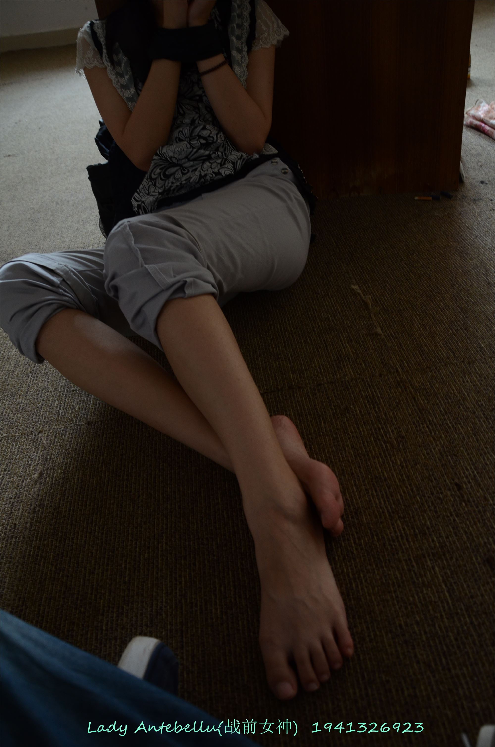 战前女神  恋足美腿棉袜女神级摄影套图 055