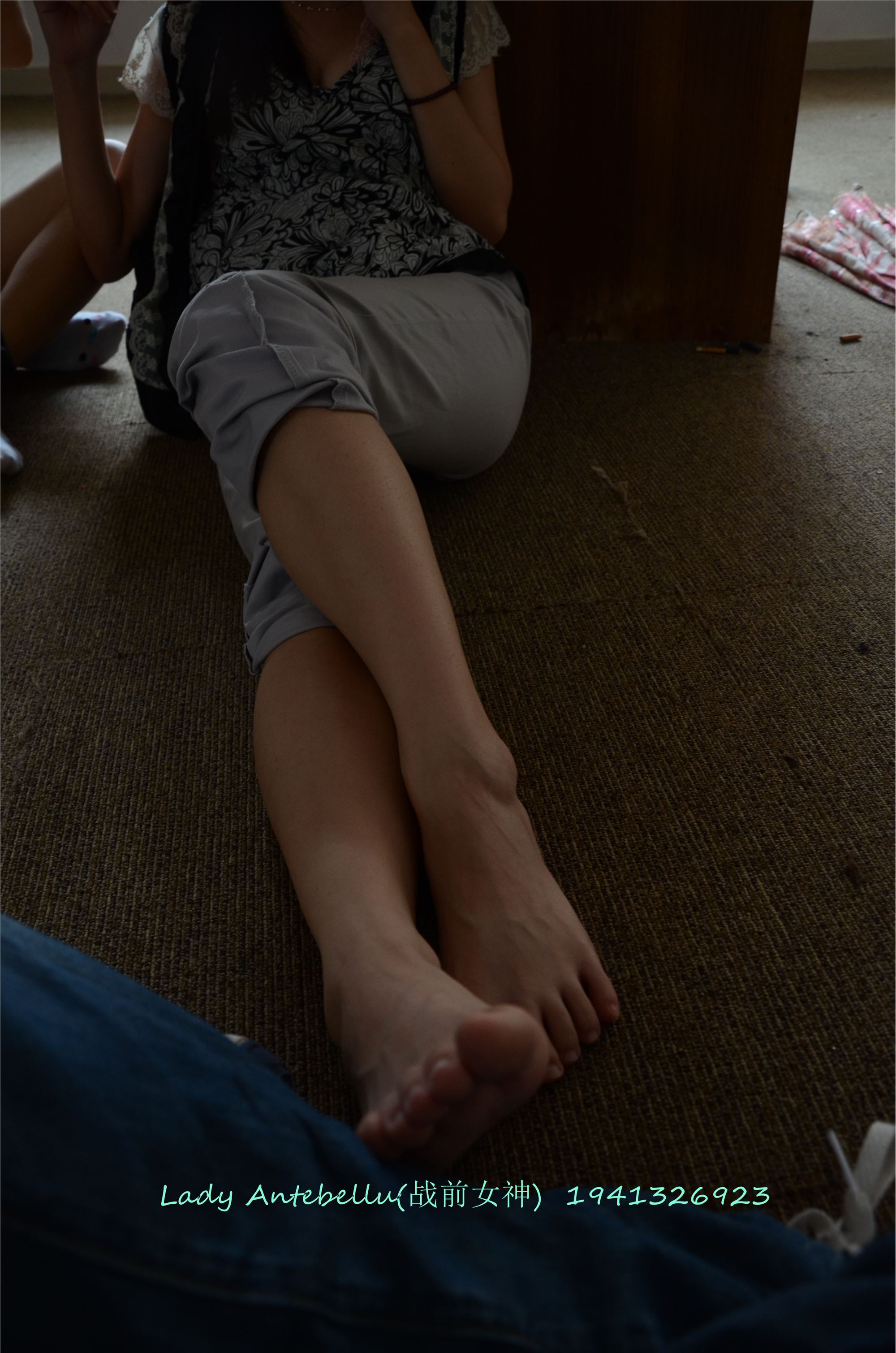 战前女神  恋足美腿棉袜女神级摄影套图 055