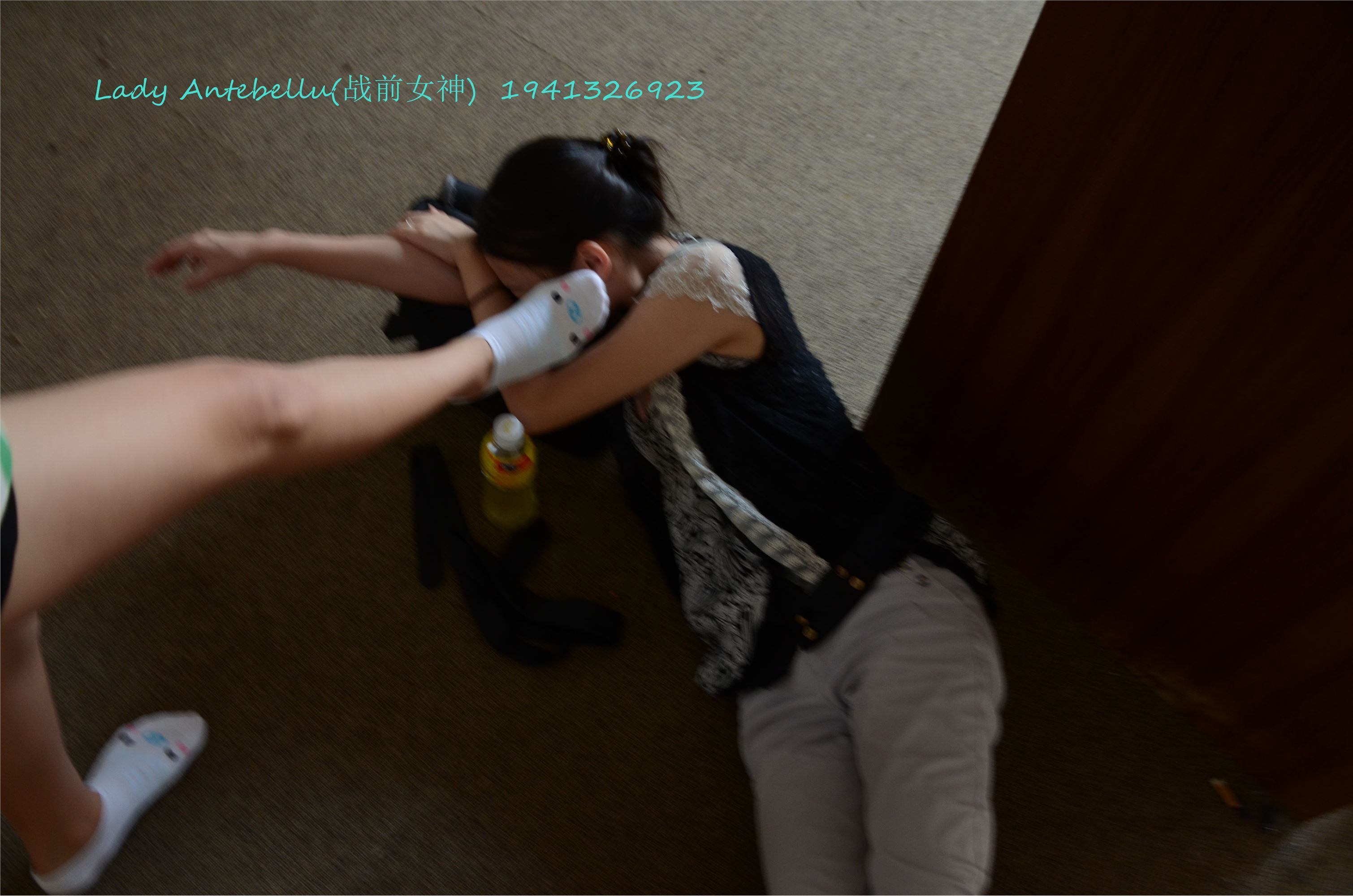 战前女神  恋足美腿棉袜女神级摄影套图 055