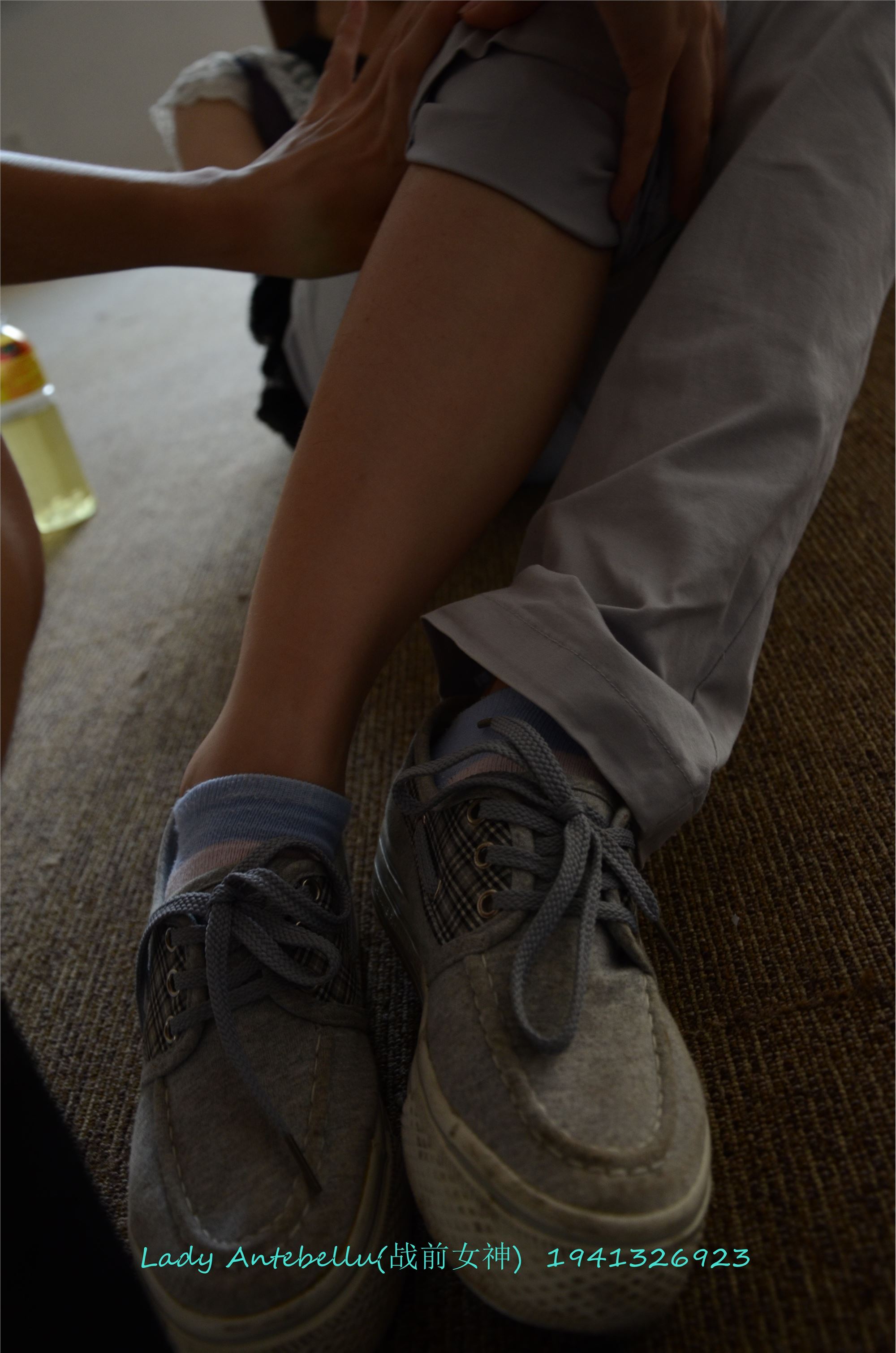 战前女神  恋足美腿棉袜女神级摄影套图 055