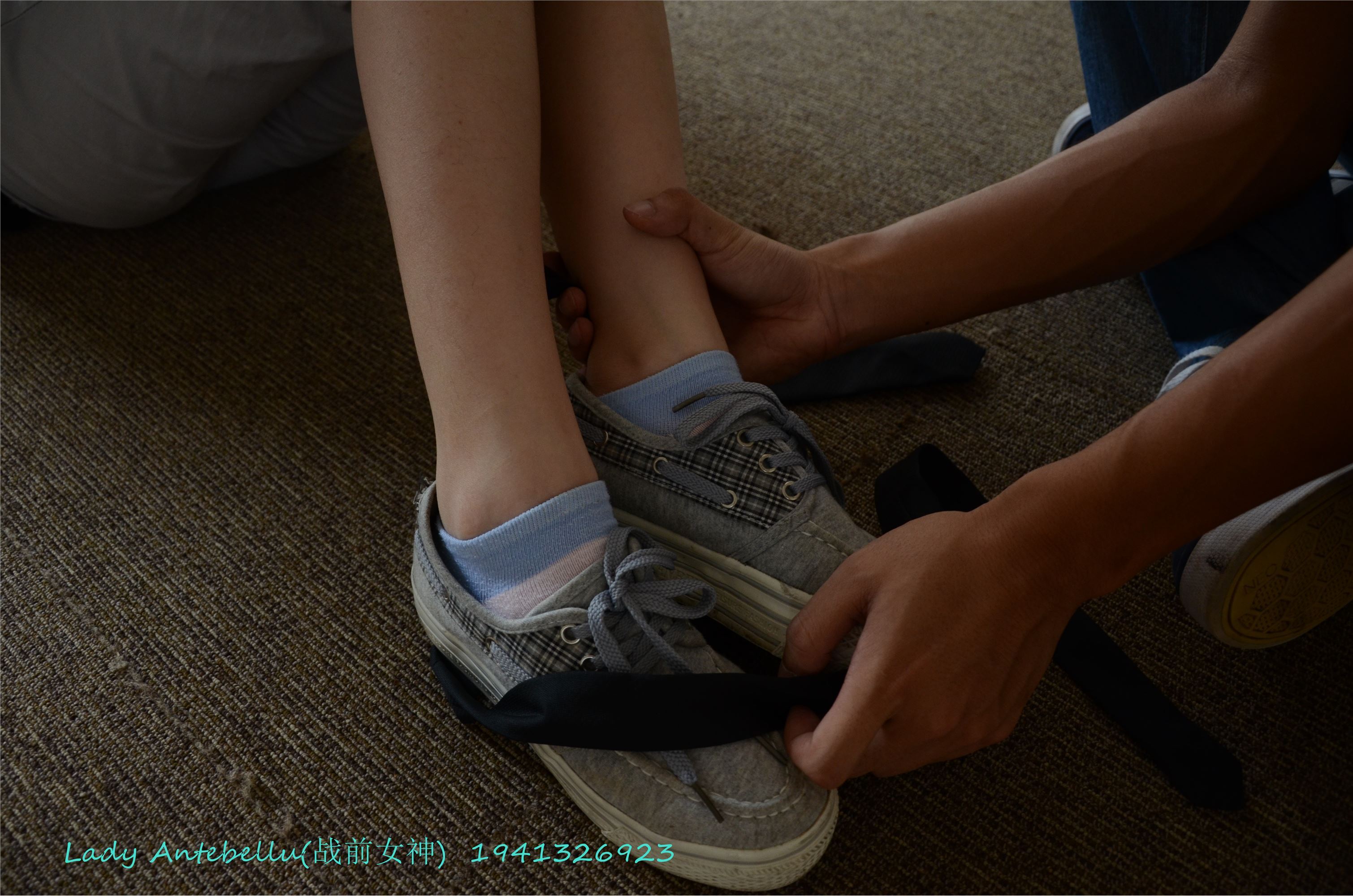 战前女神  恋足美腿棉袜女神级摄影套图 055