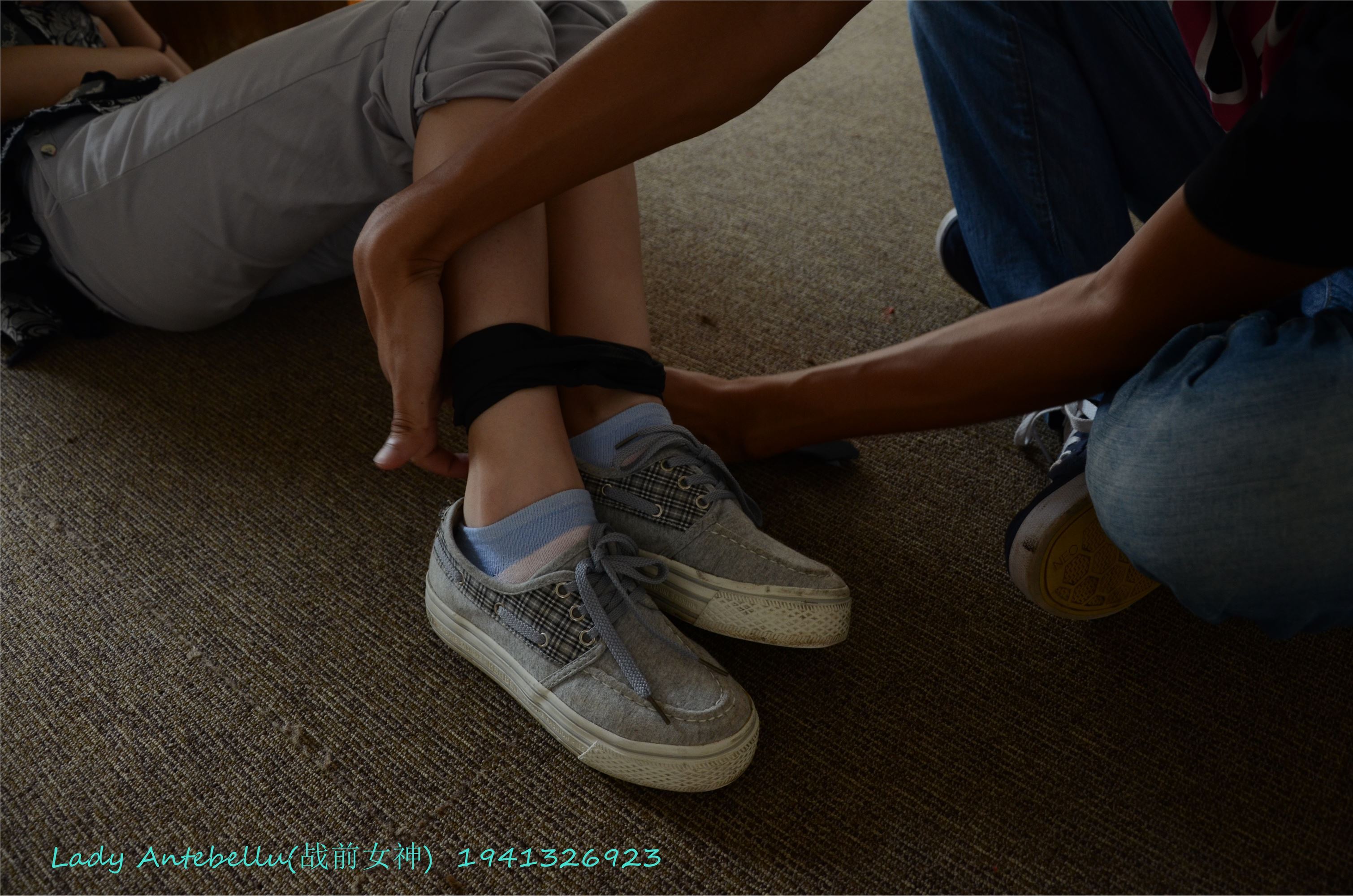 战前女神  恋足美腿棉袜女神级摄影套图 055