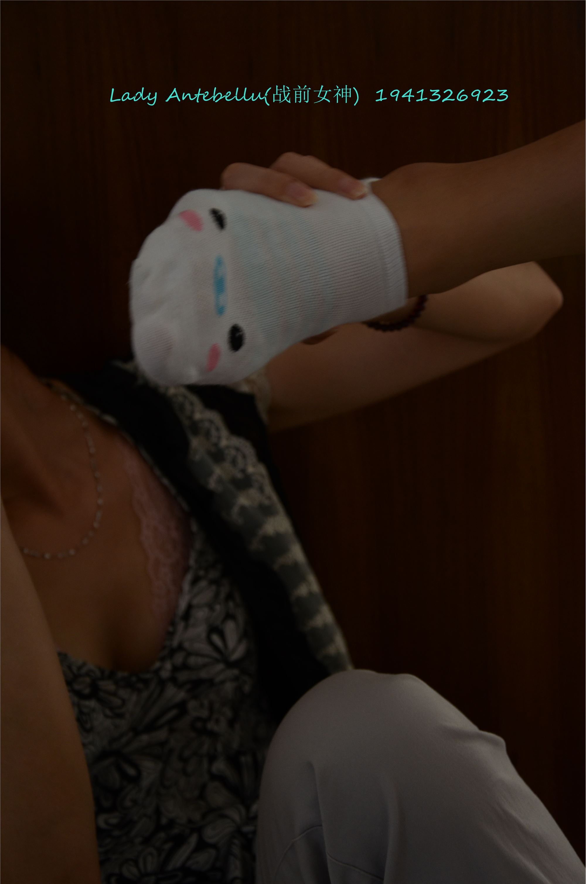 战前女神  恋足美腿棉袜女神级摄影套图 055