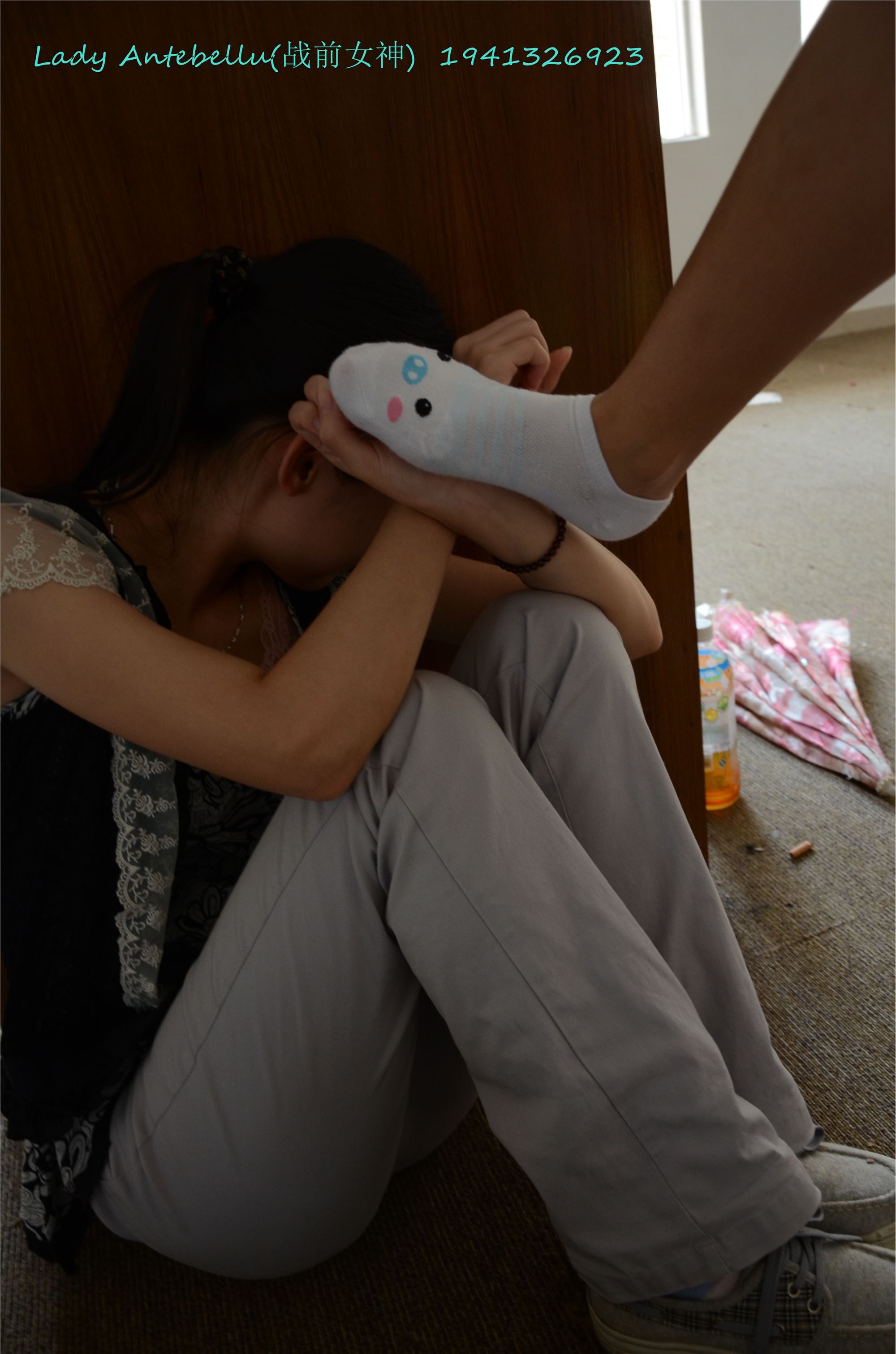 战前女神  恋足美腿棉袜女神级摄影套图 055