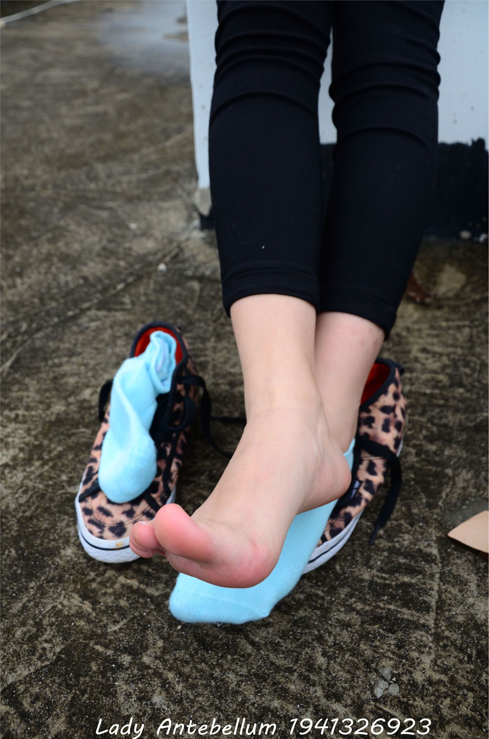 战前女神  恋足美腿棉袜女神级摄影套图 051