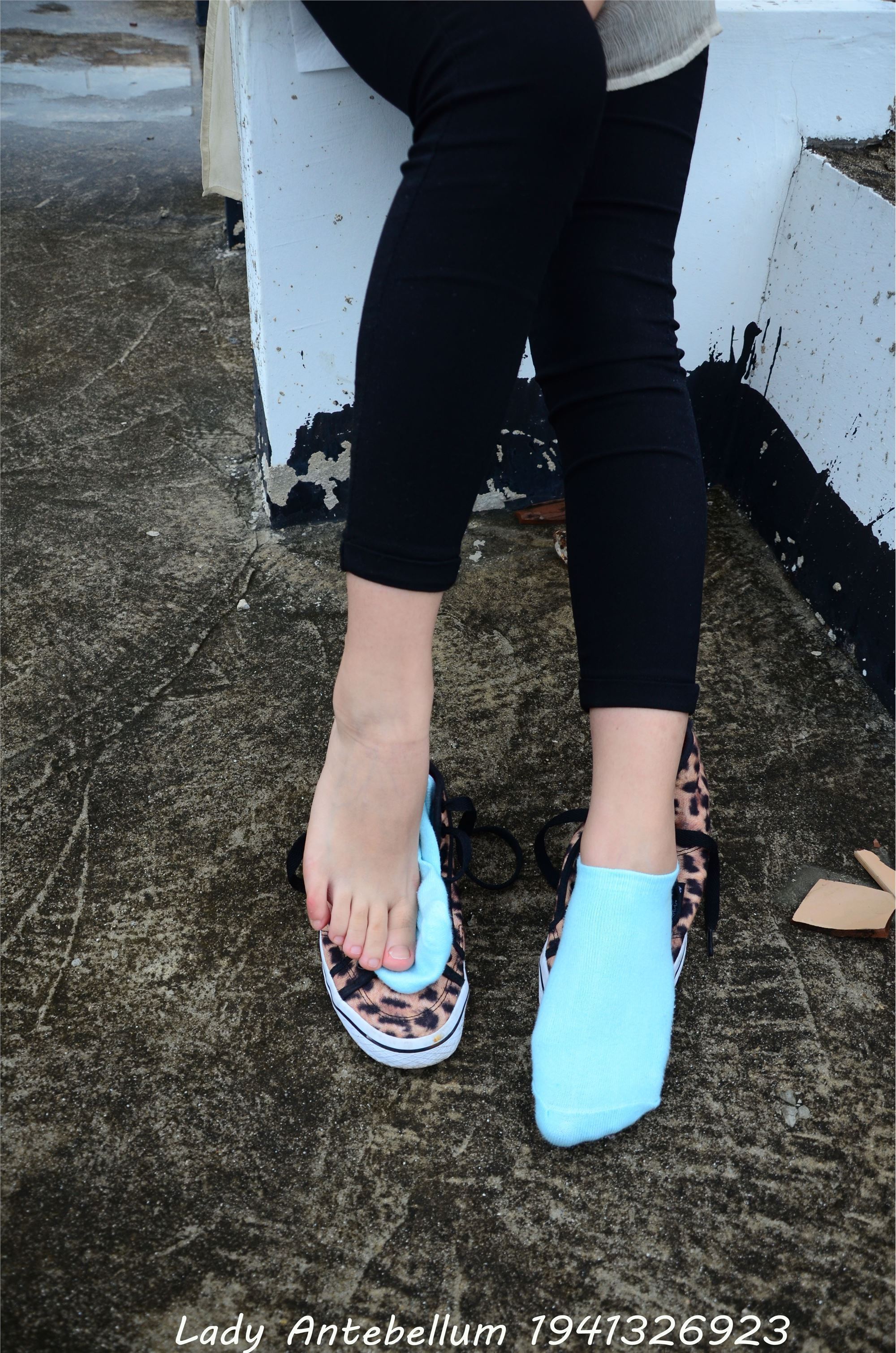 战前女神  恋足美腿棉袜女神级摄影套图 051