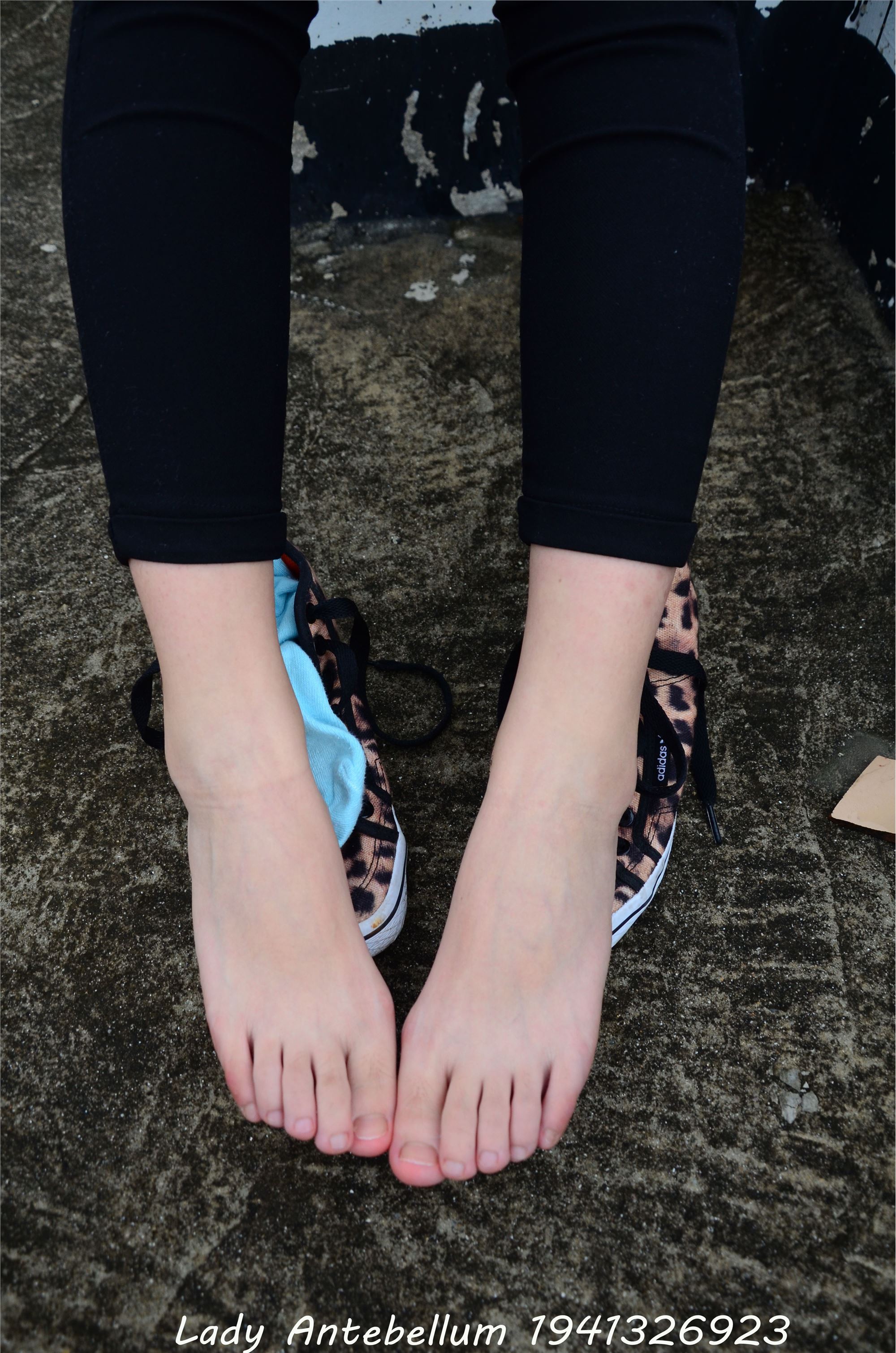 战前女神  恋足美腿棉袜女神级摄影套图 051