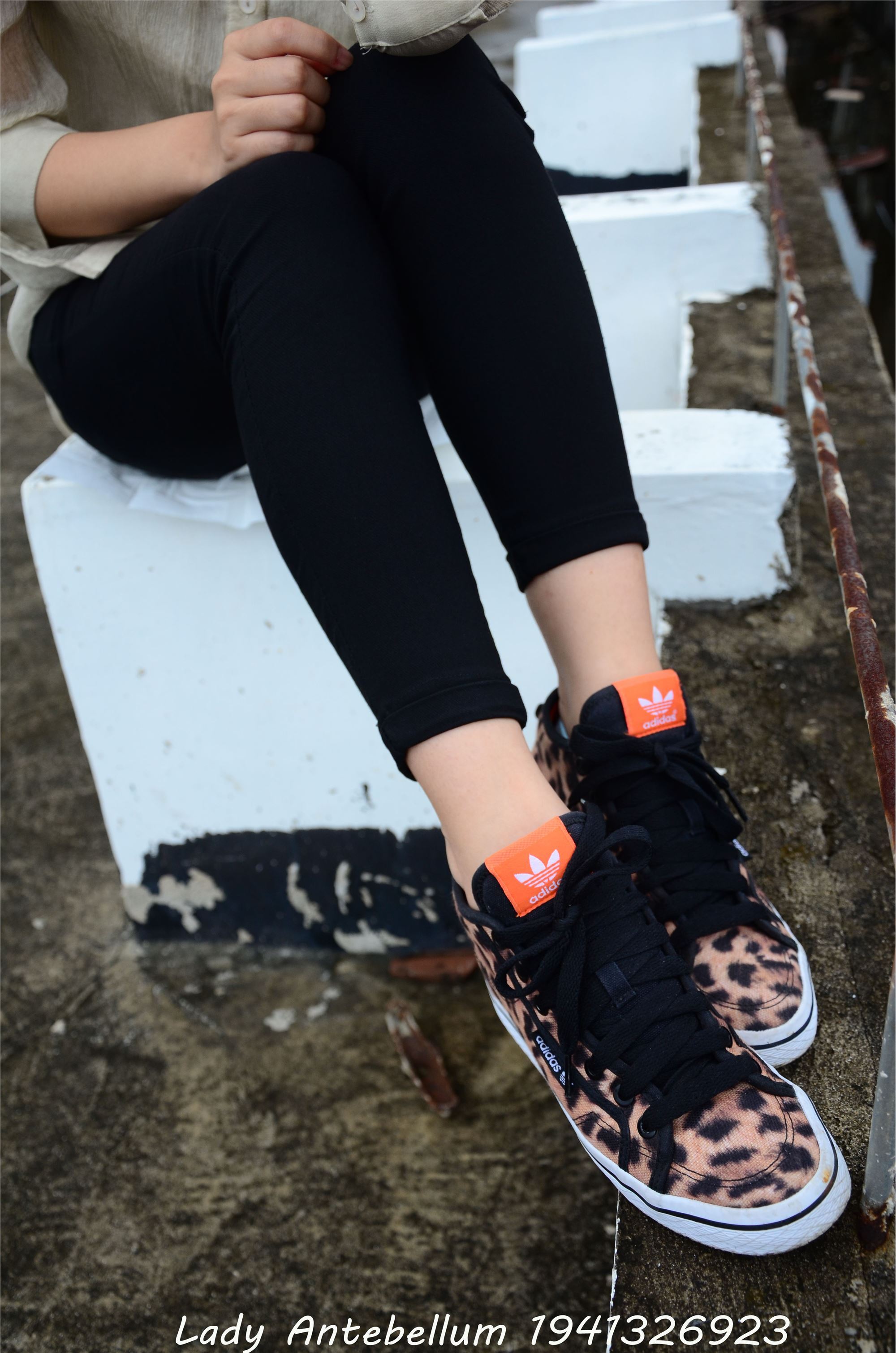 战前女神  恋足美腿棉袜女神级摄影套图 051