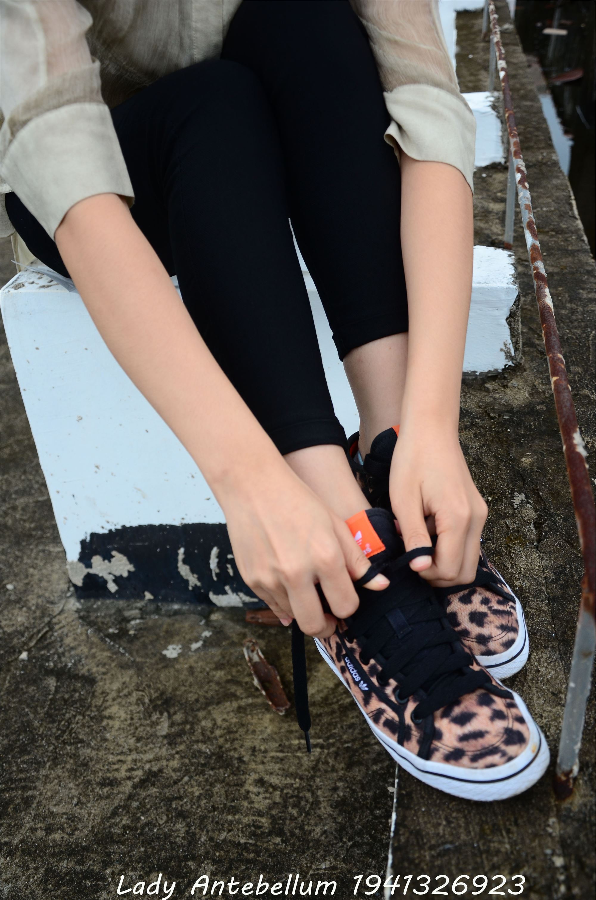 战前女神  恋足美腿棉袜女神级摄影套图 051