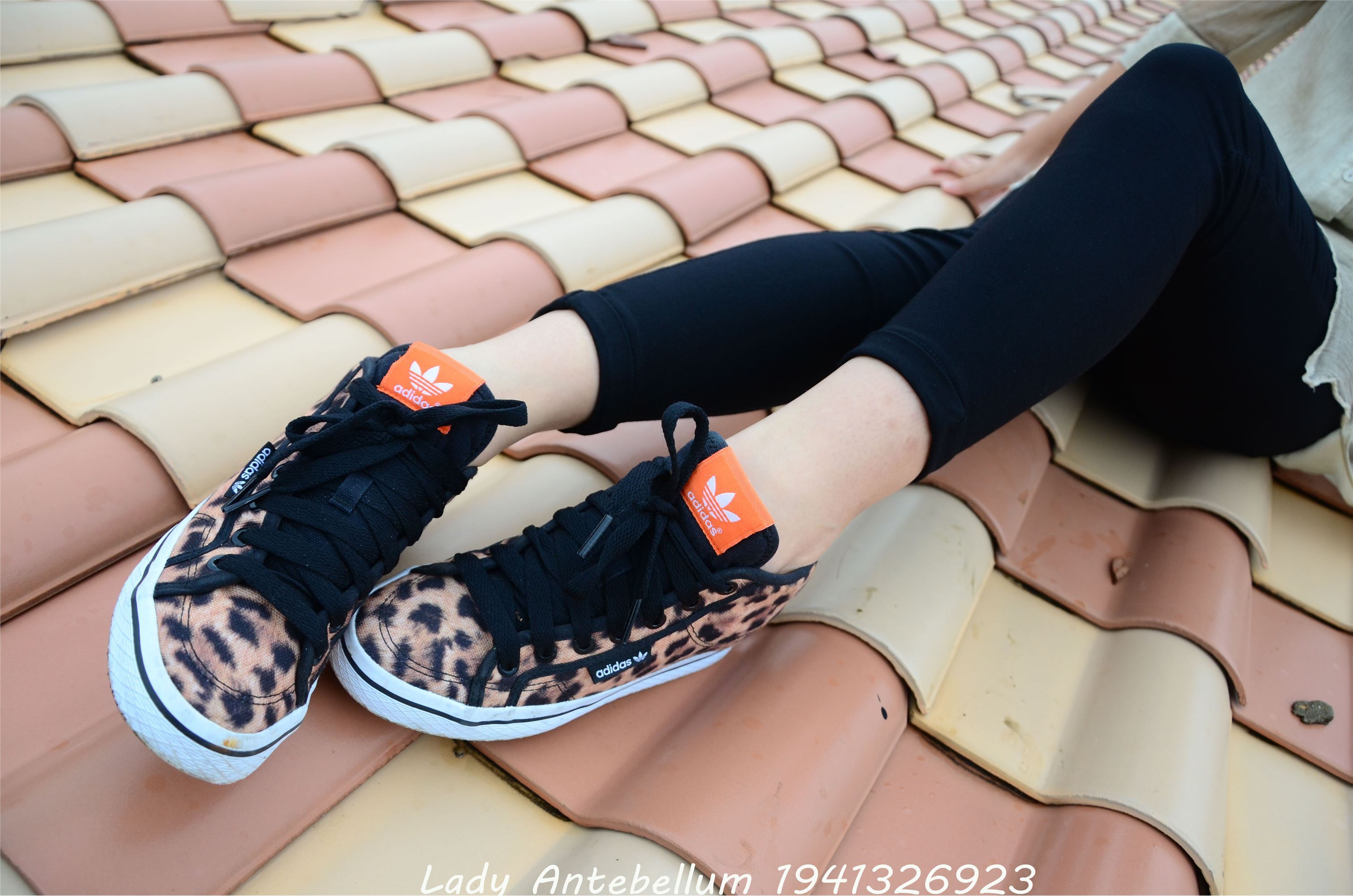 战前女神  恋足美腿棉袜女神级摄影套图 051