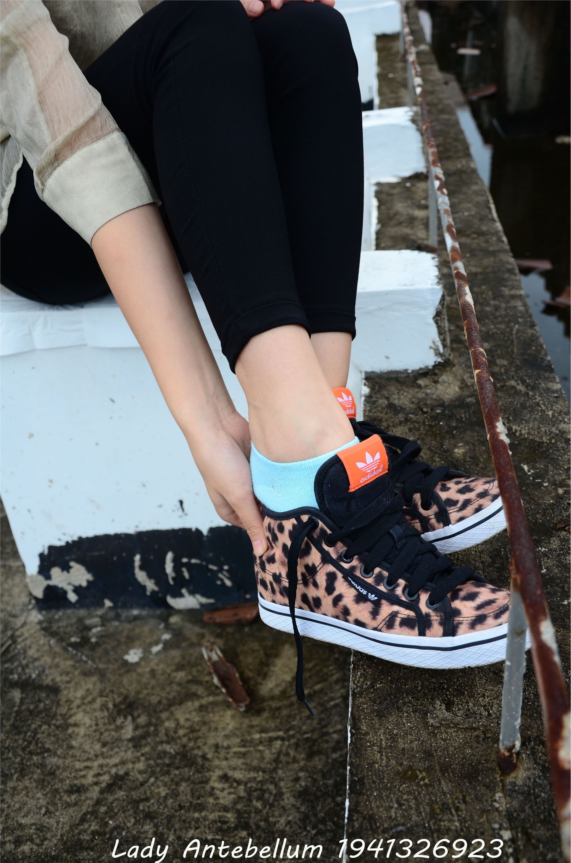 战前女神  恋足美腿棉袜女神级摄影套图 051