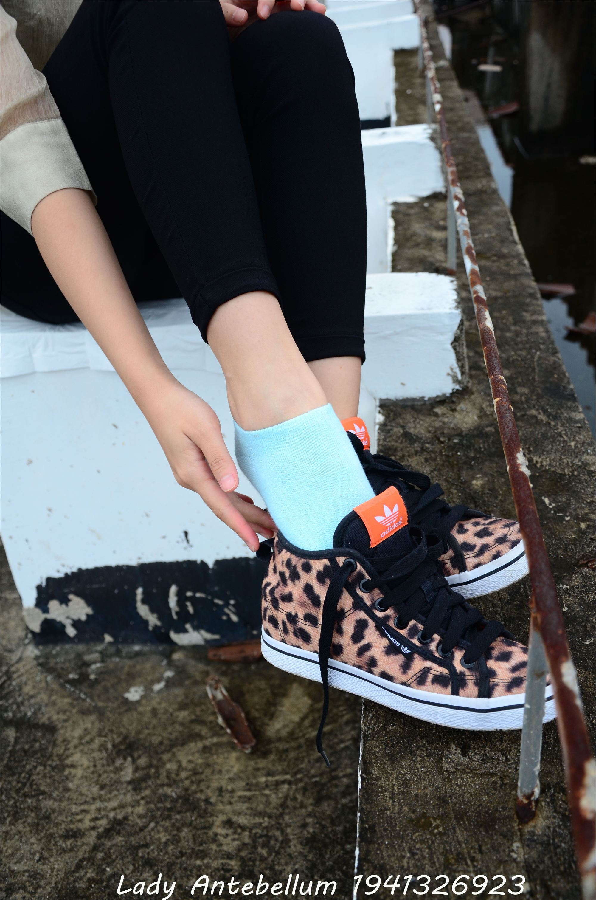 战前女神  恋足美腿棉袜女神级摄影套图 051