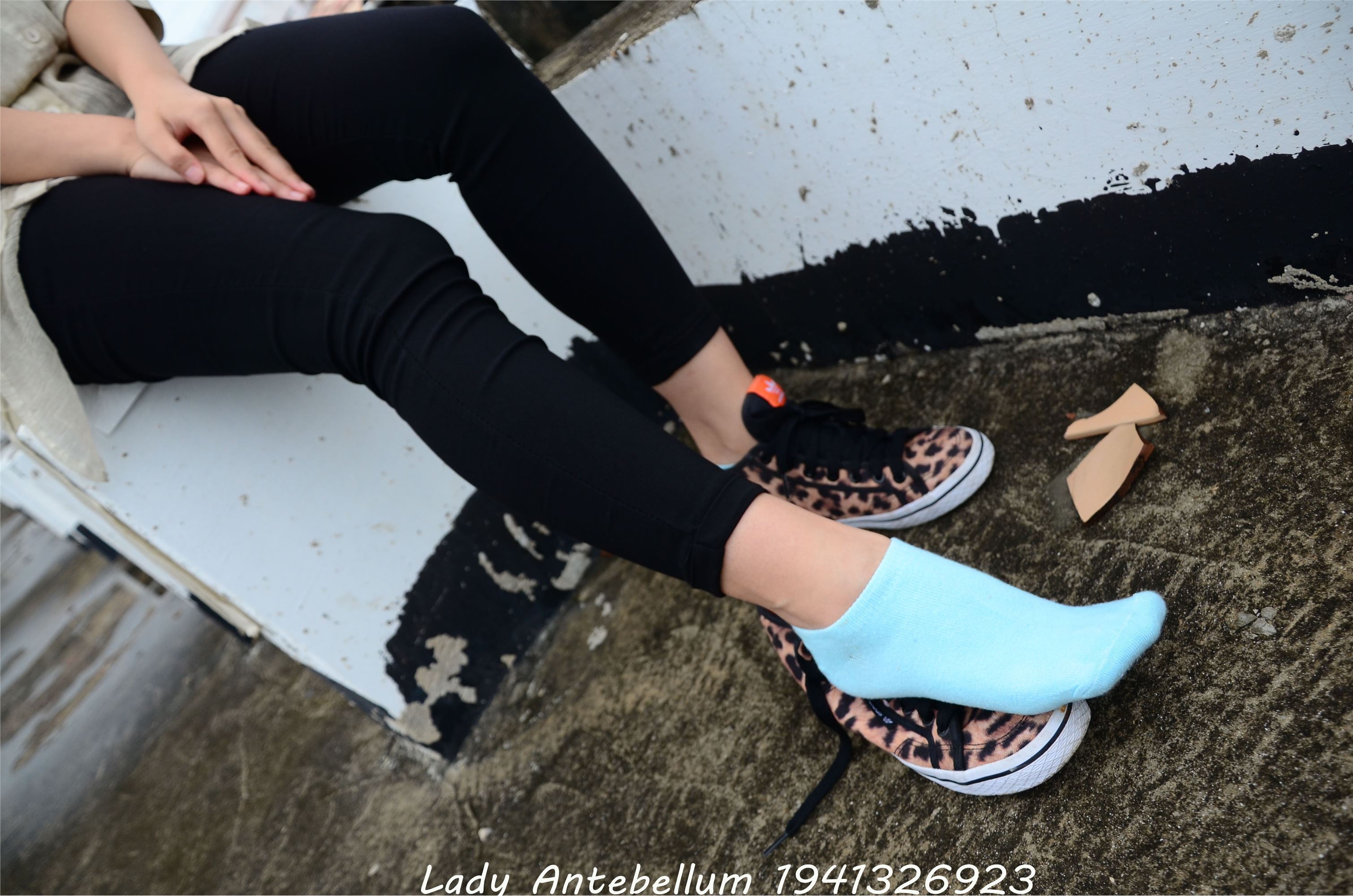 战前女神  恋足美腿棉袜女神级摄影套图 051