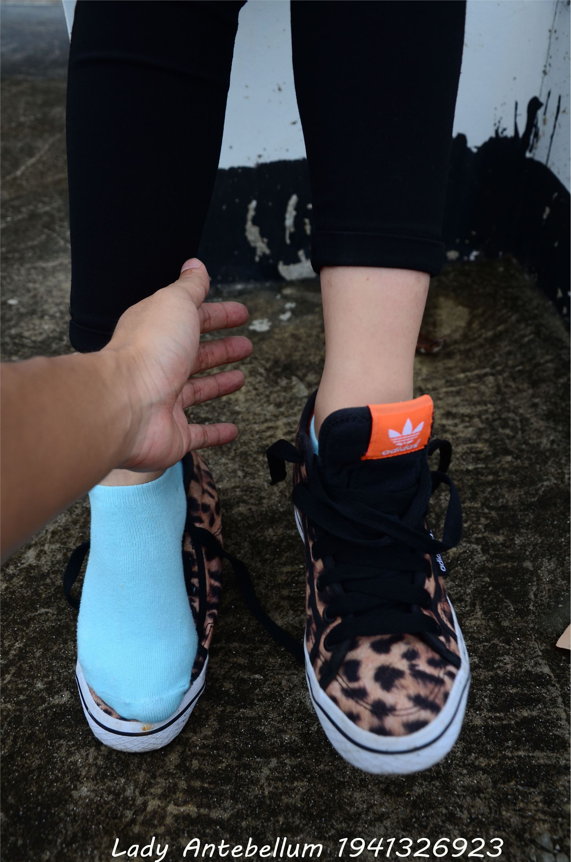 战前女神  恋足美腿棉袜女神级摄影套图 051