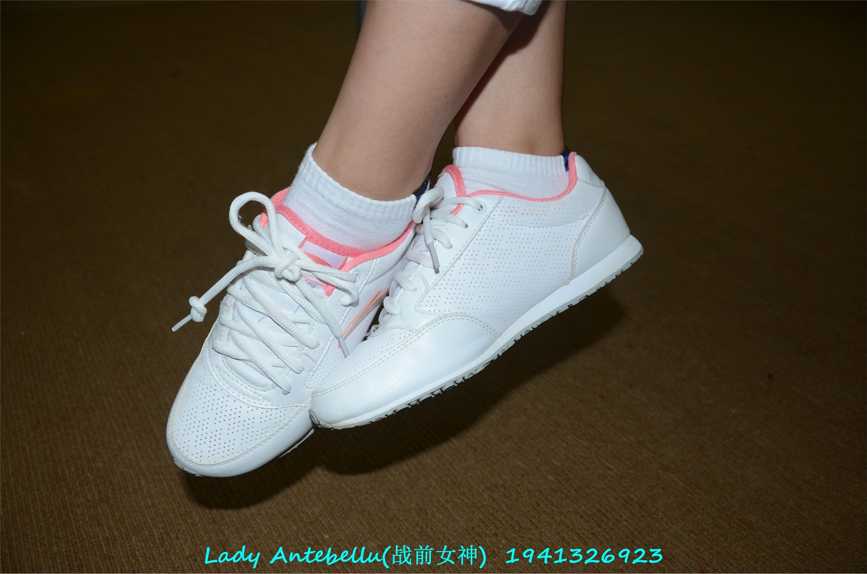 战前女神  恋足美腿棉袜女神级摄影套图 052